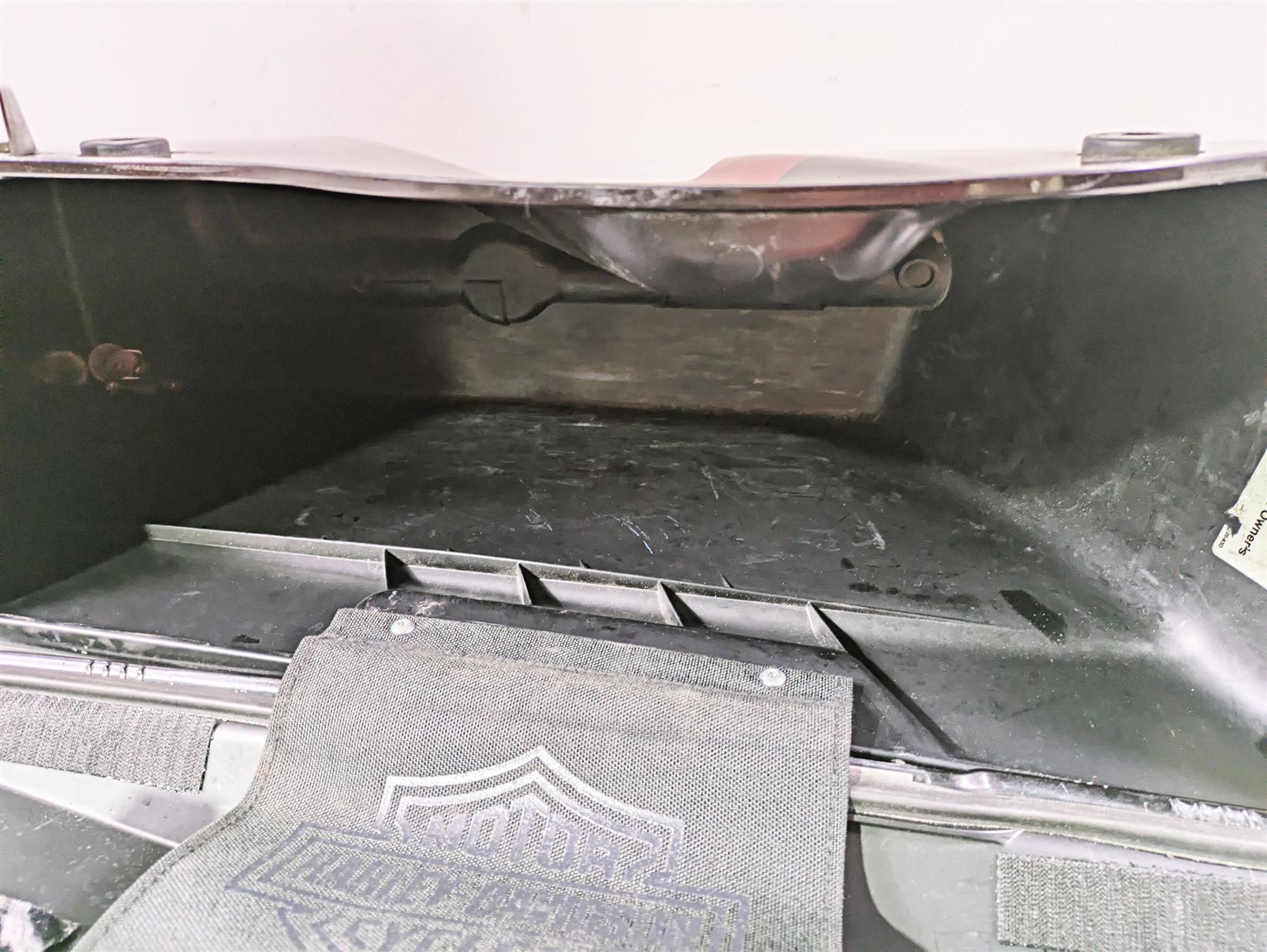 2010 Harley Touring FLHTK Electra Glide Right Saddlebag Saddle Bag 90752-93 - Image 8