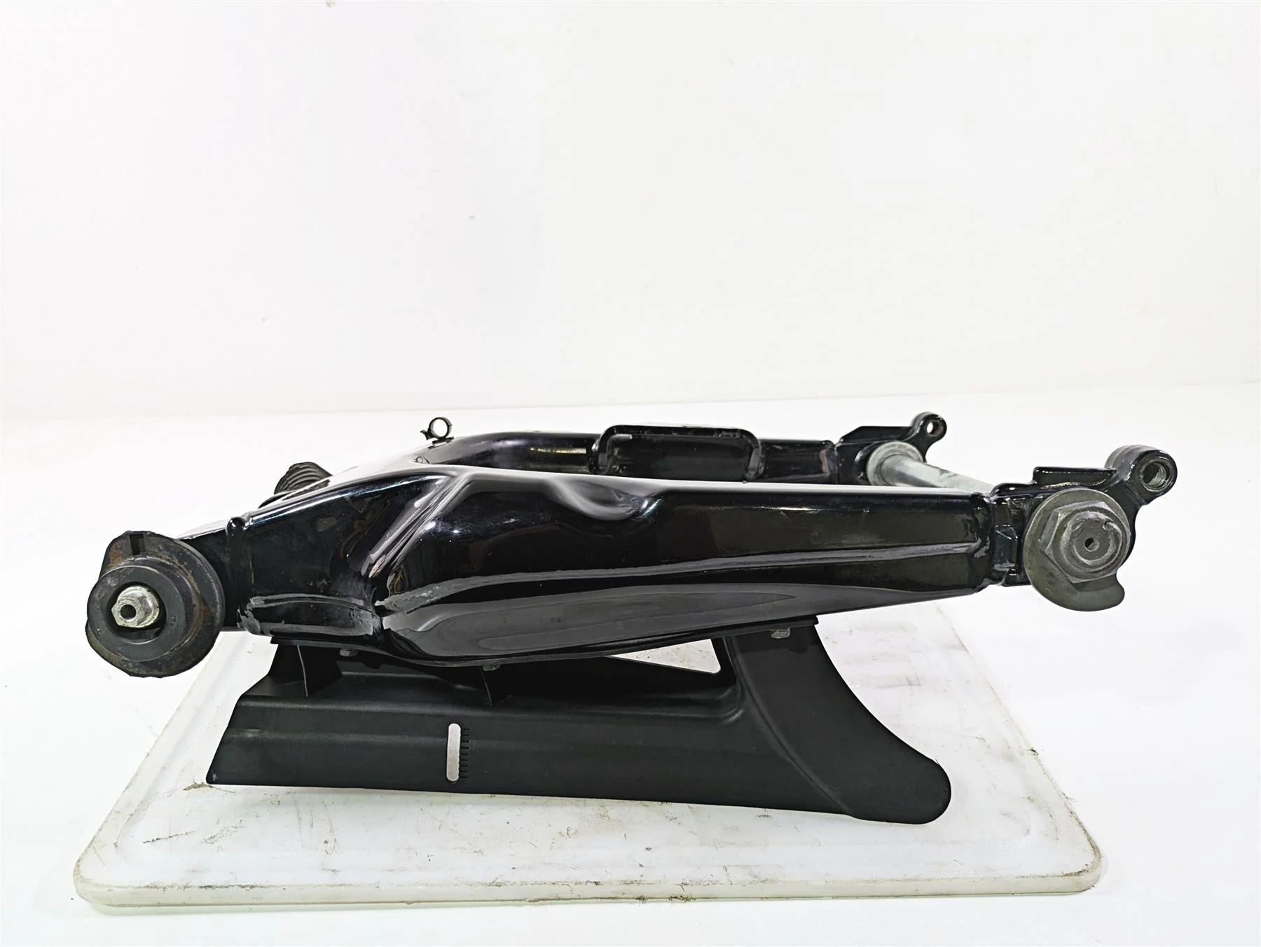 2010 Harley Touring FLHTK Electra Glide Swingarm Swing Arm Axle   47549-09A - Image 3