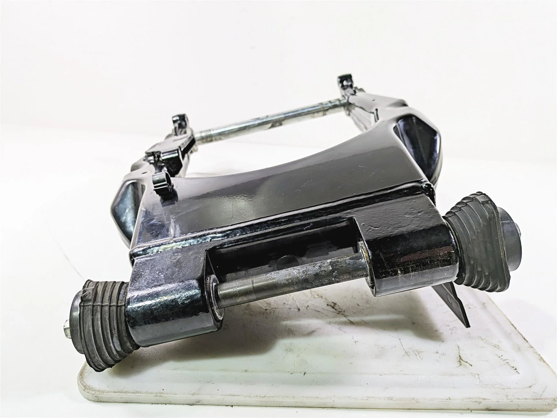 2010 Harley Touring FLHTK Electra Glide Swingarm Swing Arm Axle   47549-09A - Image 4