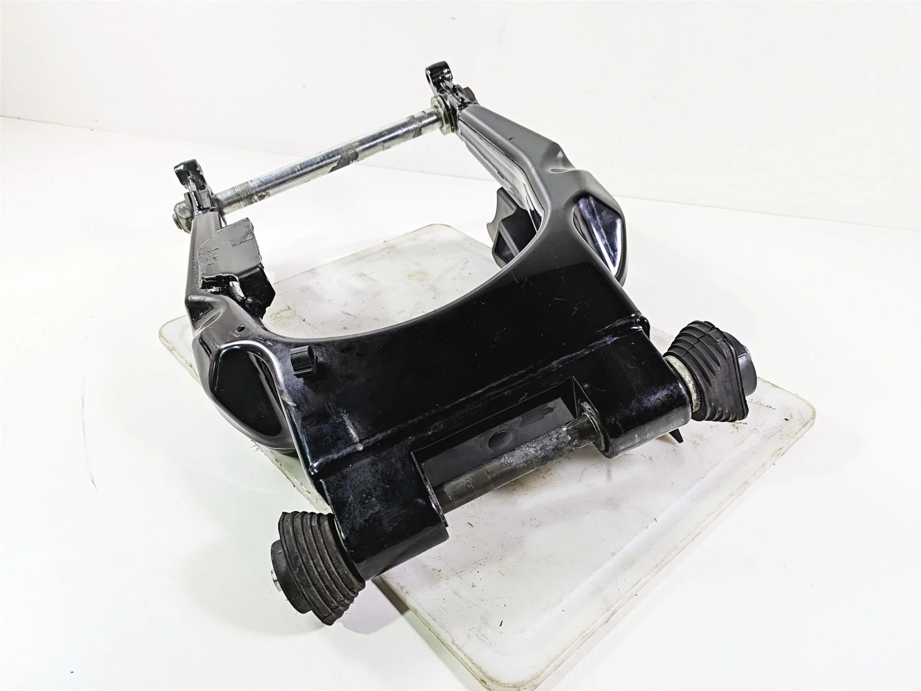 2010 Harley Touring FLHTK Electra Glide Swingarm Swing Arm Axle   47549-09A - Image 9