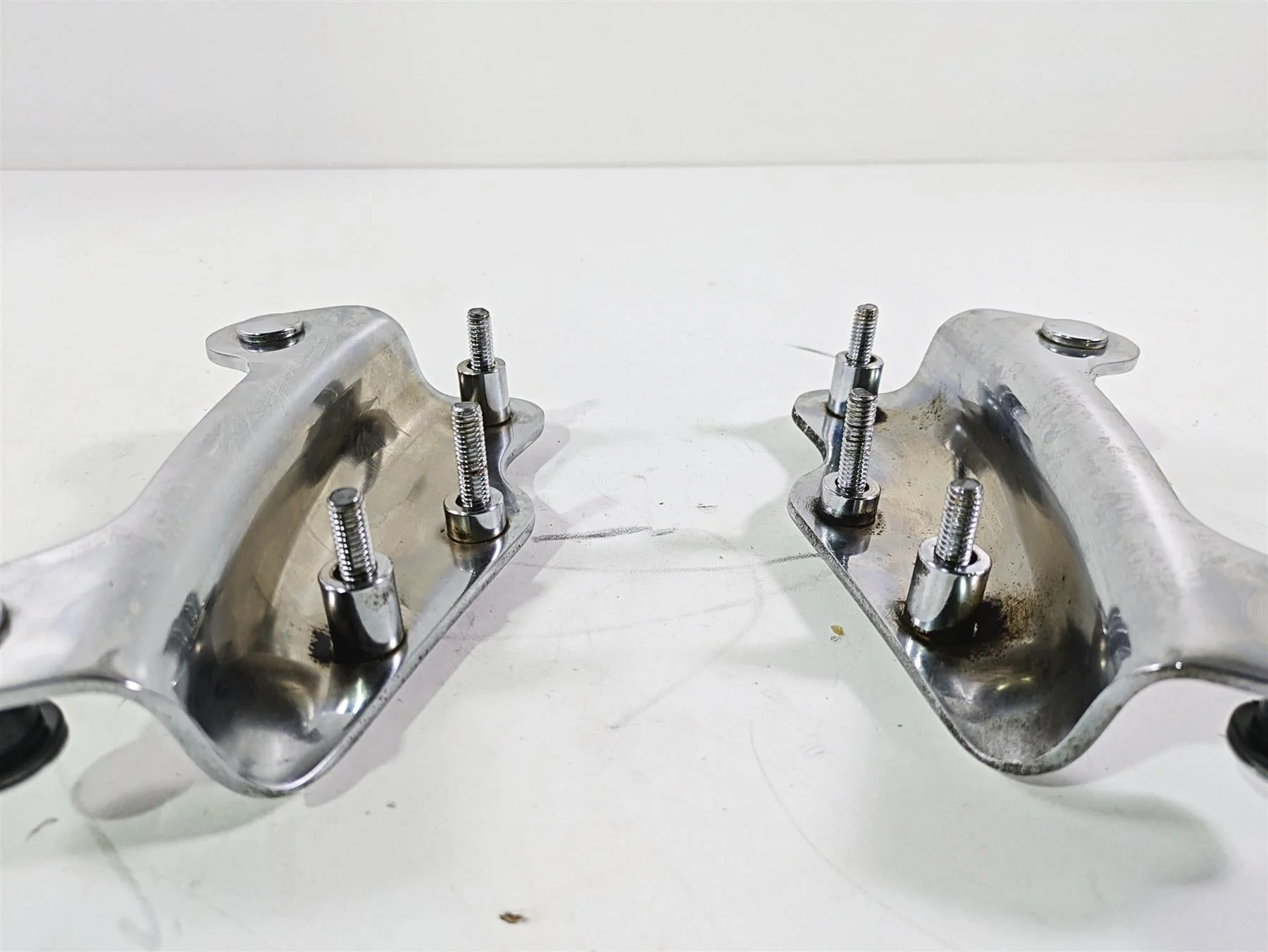 2010 Harley Touring FLHX Street Glide Chrome Quick Release Mount Set 52300353 - Image 12