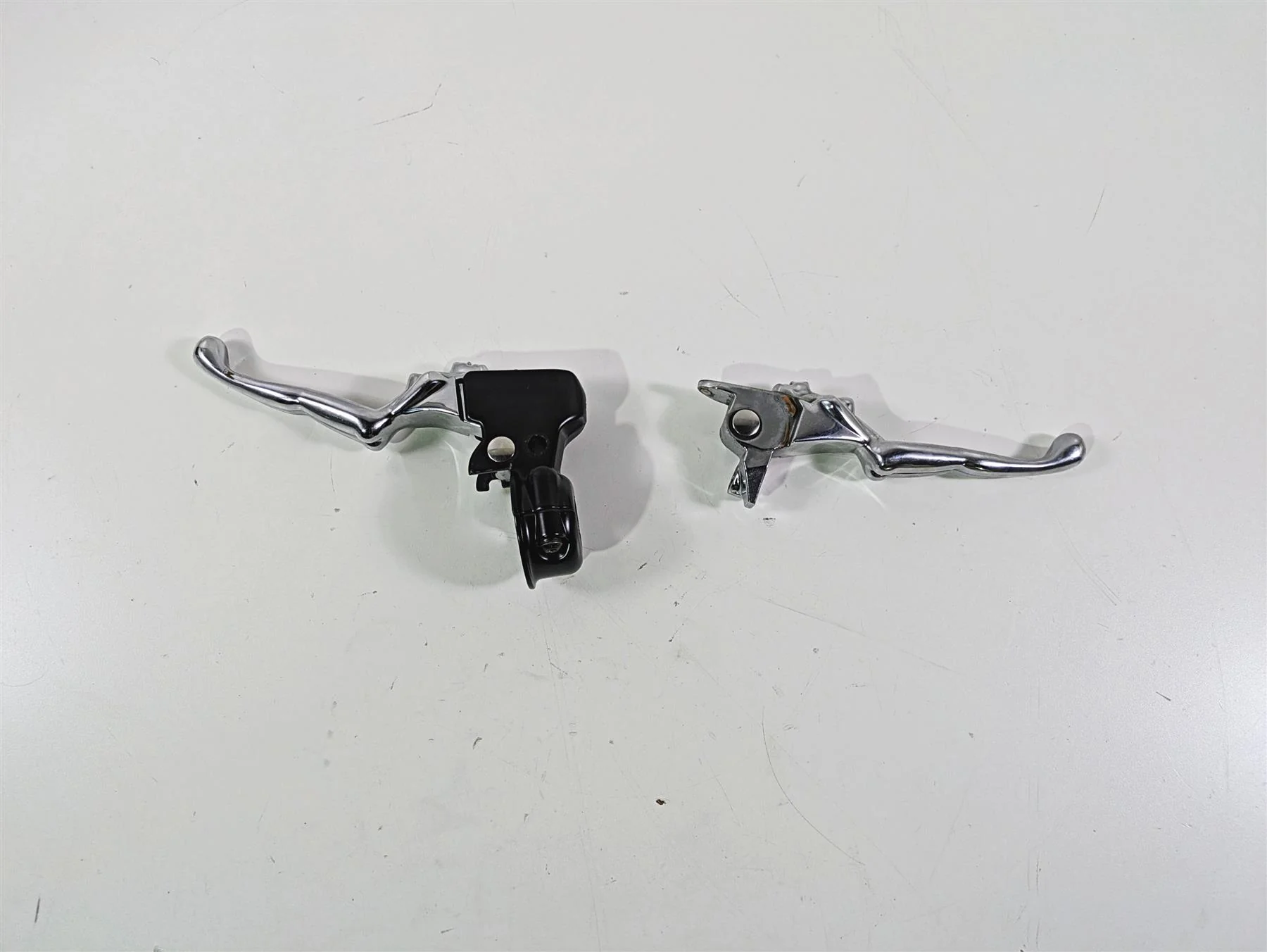 2010 Harley Touring FLHX Street Glide Clutch Perch & Women Lever 38700-08A - Image 4