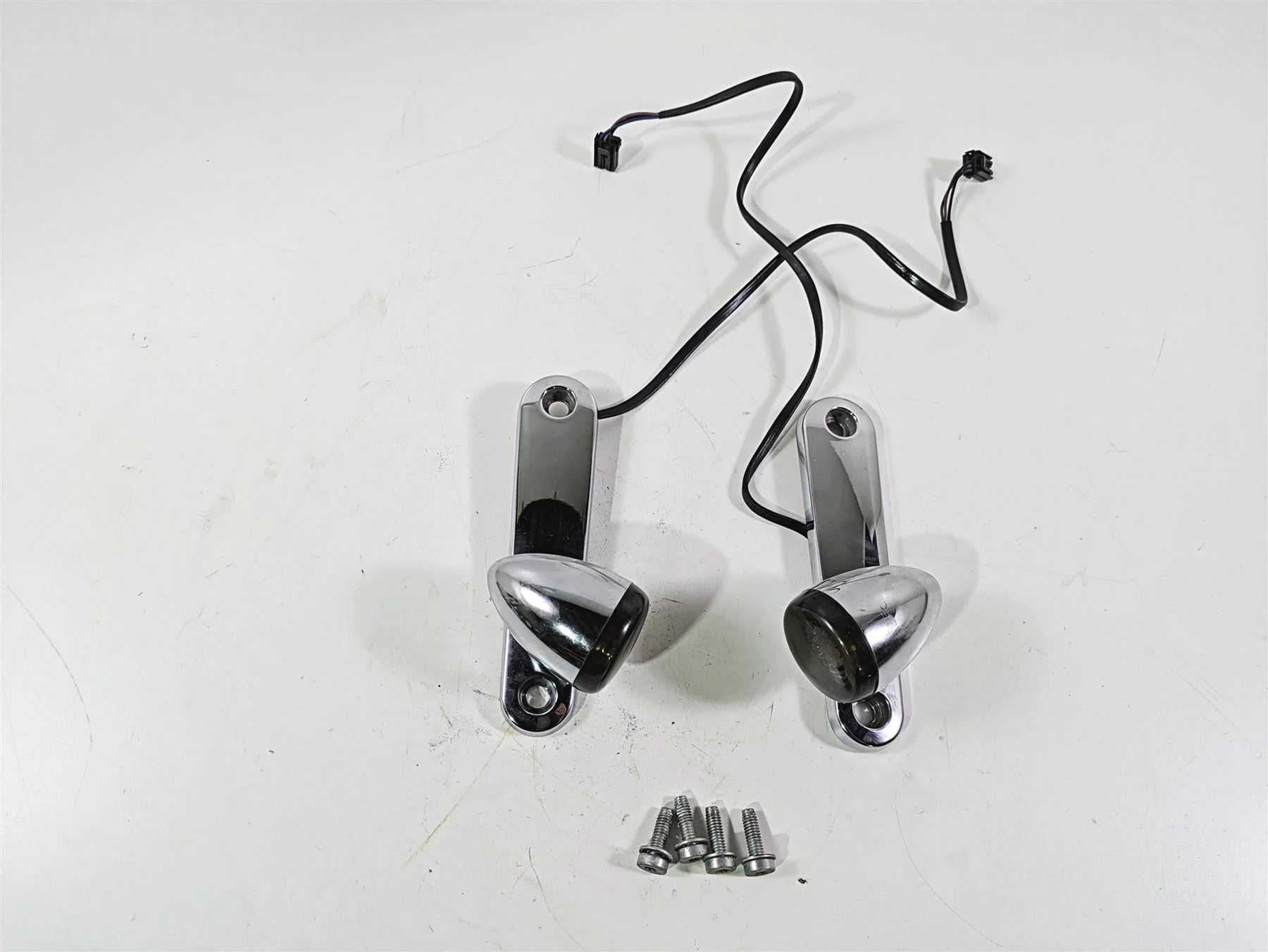2010 Harley Touring FLHX Street Glide Front Blinker & Mounts 69278-06 69279-06