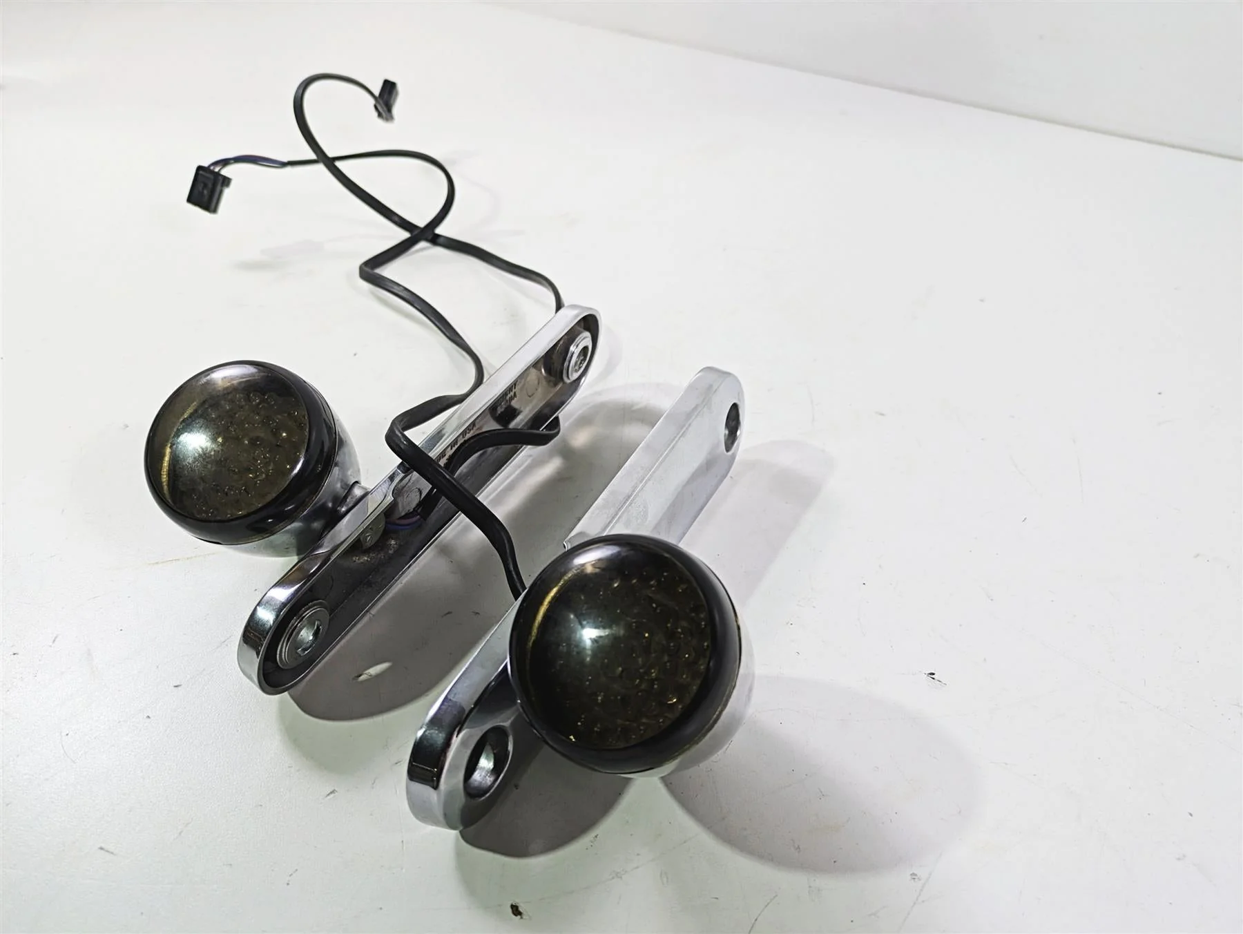 2010 Harley Touring FLHX Street Glide Front Blinker & Mounts 69278-06 69279-06 - Image 11