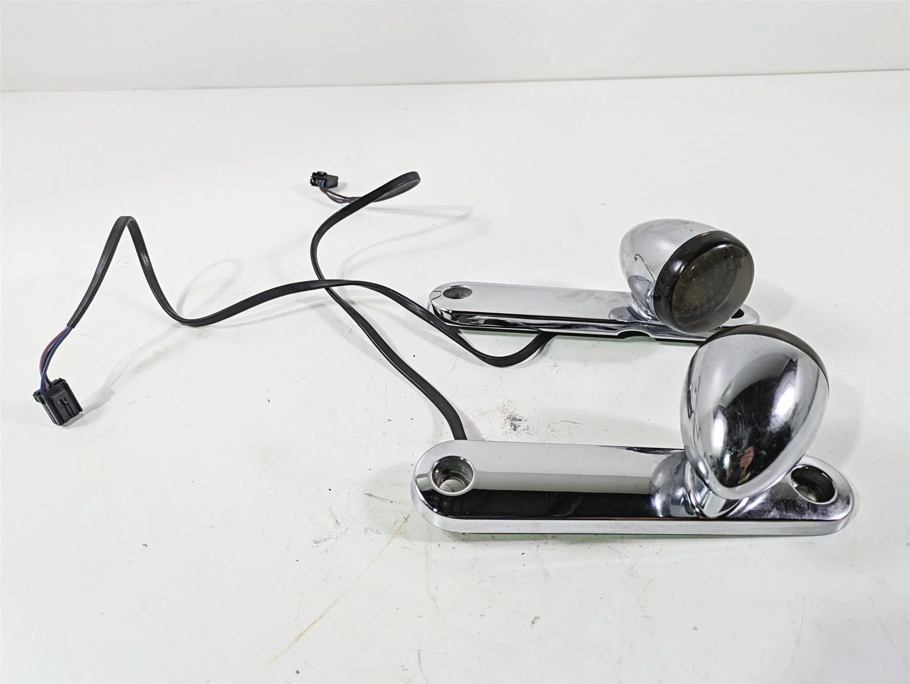 2010 Harley Touring FLHX Street Glide Front Blinker & Mounts 69278-06 69279-06 - Image 2