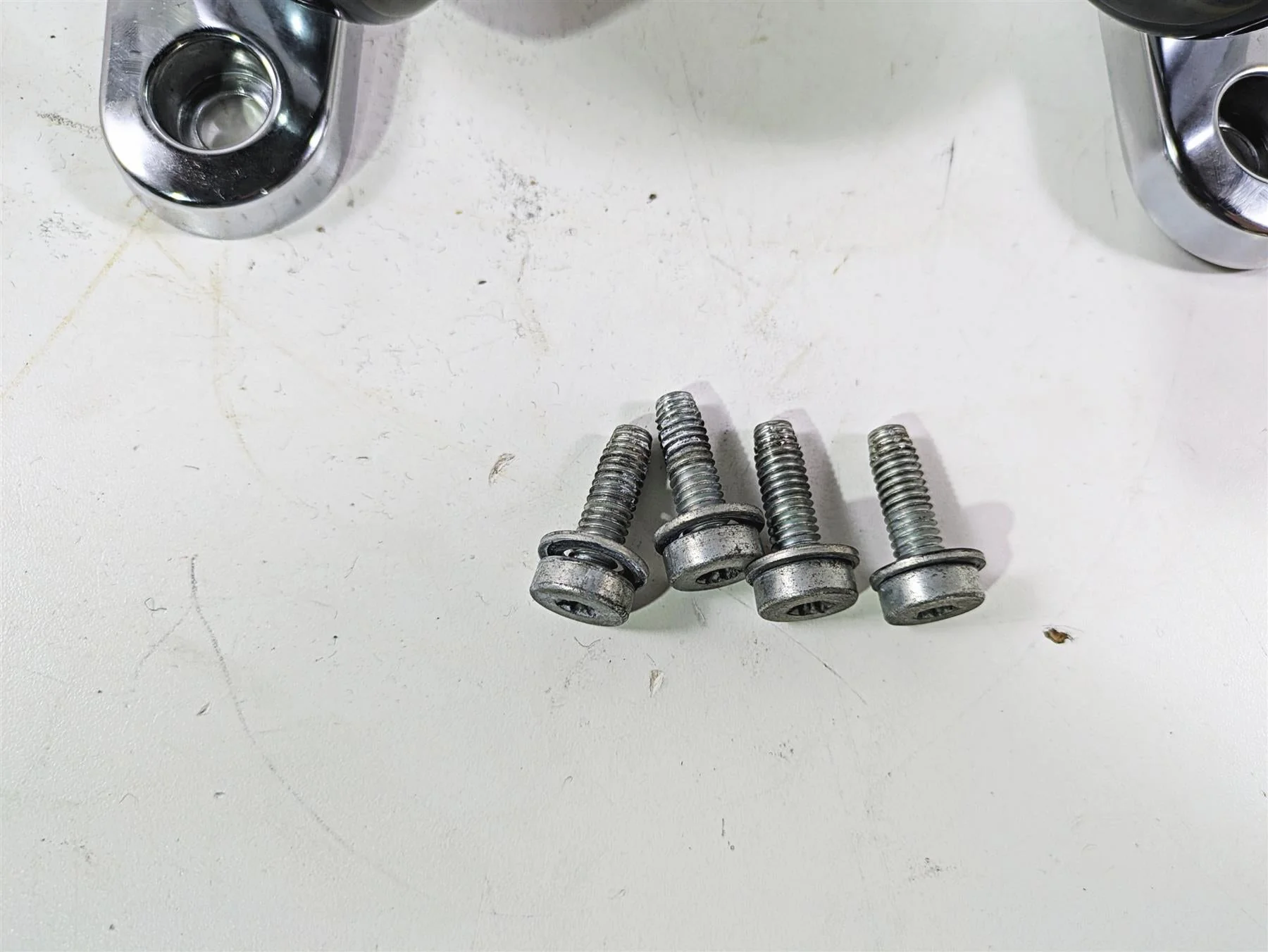 2010 Harley Touring FLHX Street Glide Front Blinker & Mounts 69278-06 69279-06 - Image 3