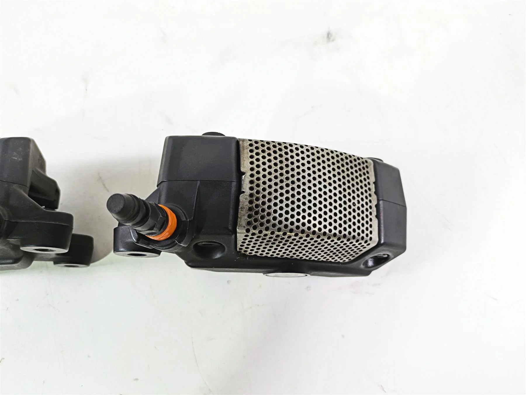 2010 Harley Touring FLHX Street Glide Front Brake Caliper Set 43027-08 44023-08 - Image 5