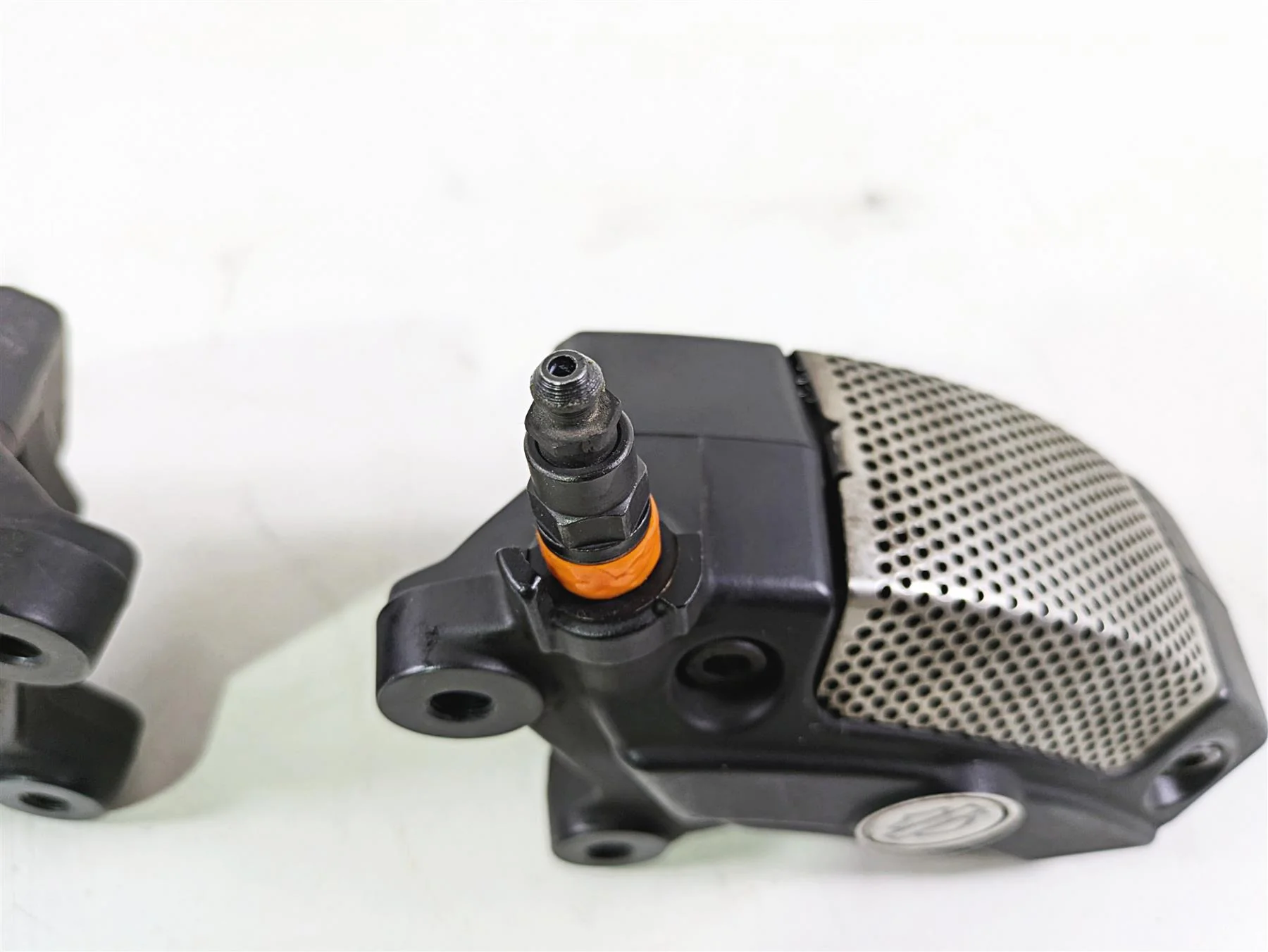 2010 Harley Touring FLHX Street Glide Front Brake Caliper Set 43027-08 44023-08 - Image 7