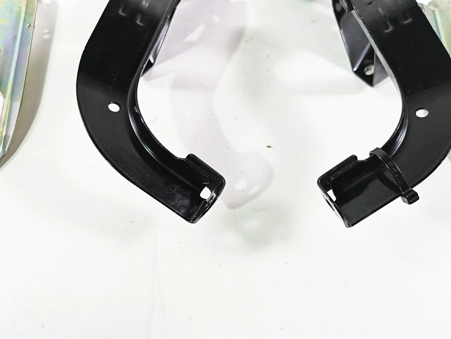 2010 Harley Touring FLHX Street Glide Front Fairing Mounts 58478-96B 58479-96B - Image 10