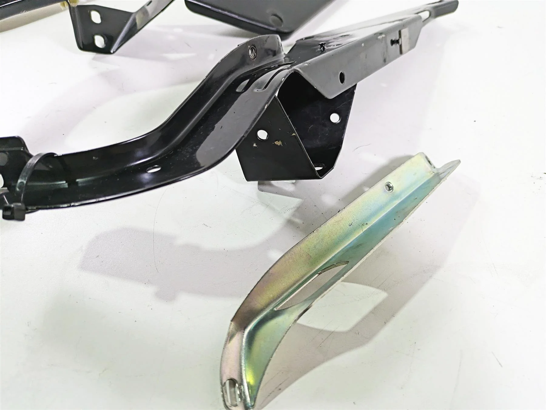 2010 Harley Touring FLHX Street Glide Front Fairing Mounts 58478-96B 58479-96B - Image 11