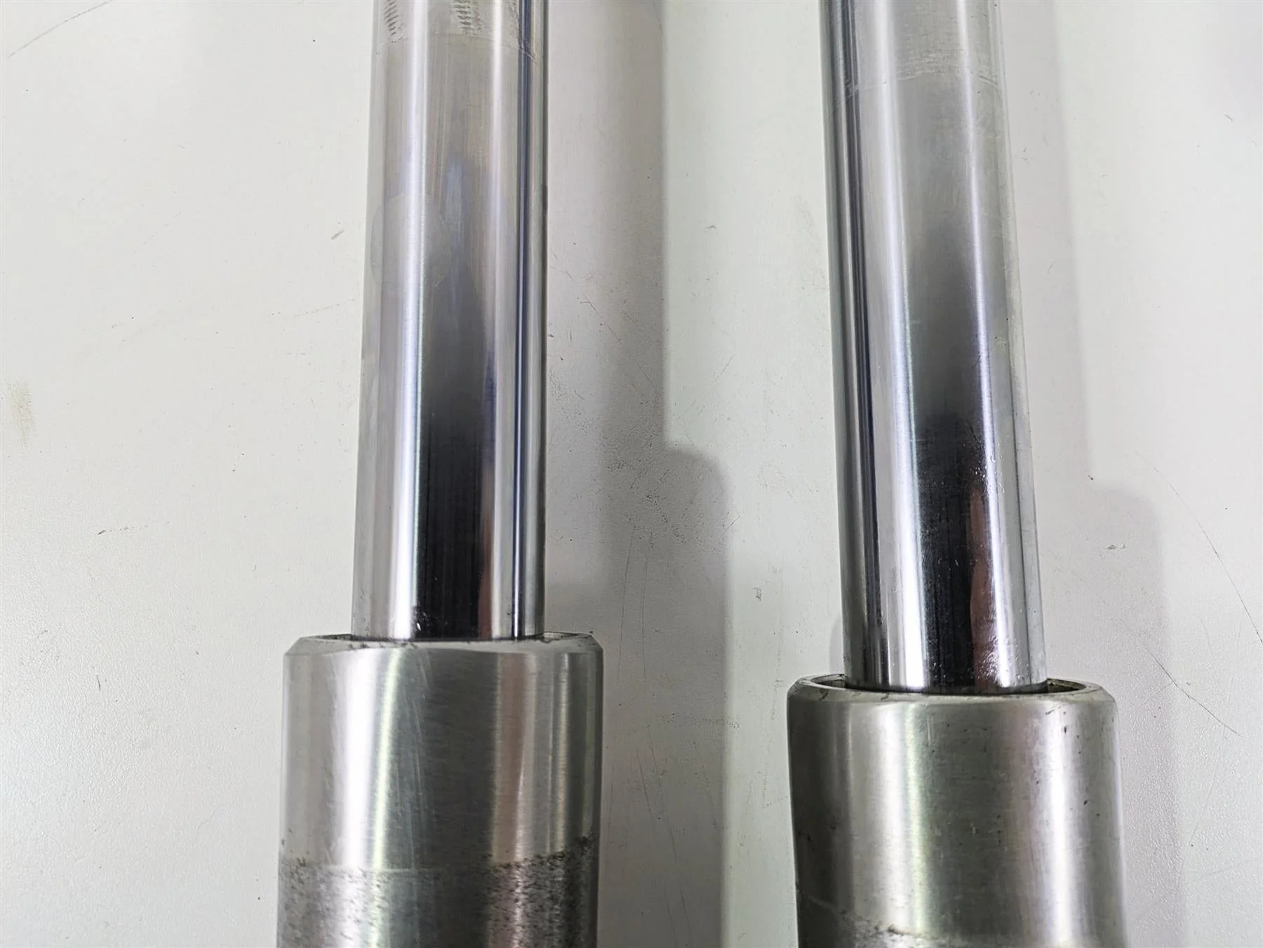 2010 Harley Touring FLHX Street Glide Front Fork Leg 41mm 46495-09 46502-09 - Image 5