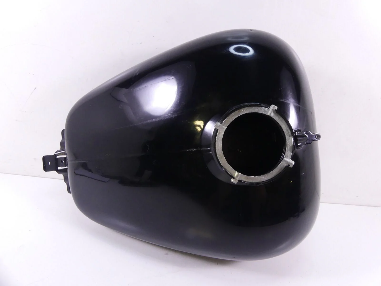 2010 Harley Touring FLHX Street Glide Fuel gas petrol Tank -dented 61356-08 - Image 8
