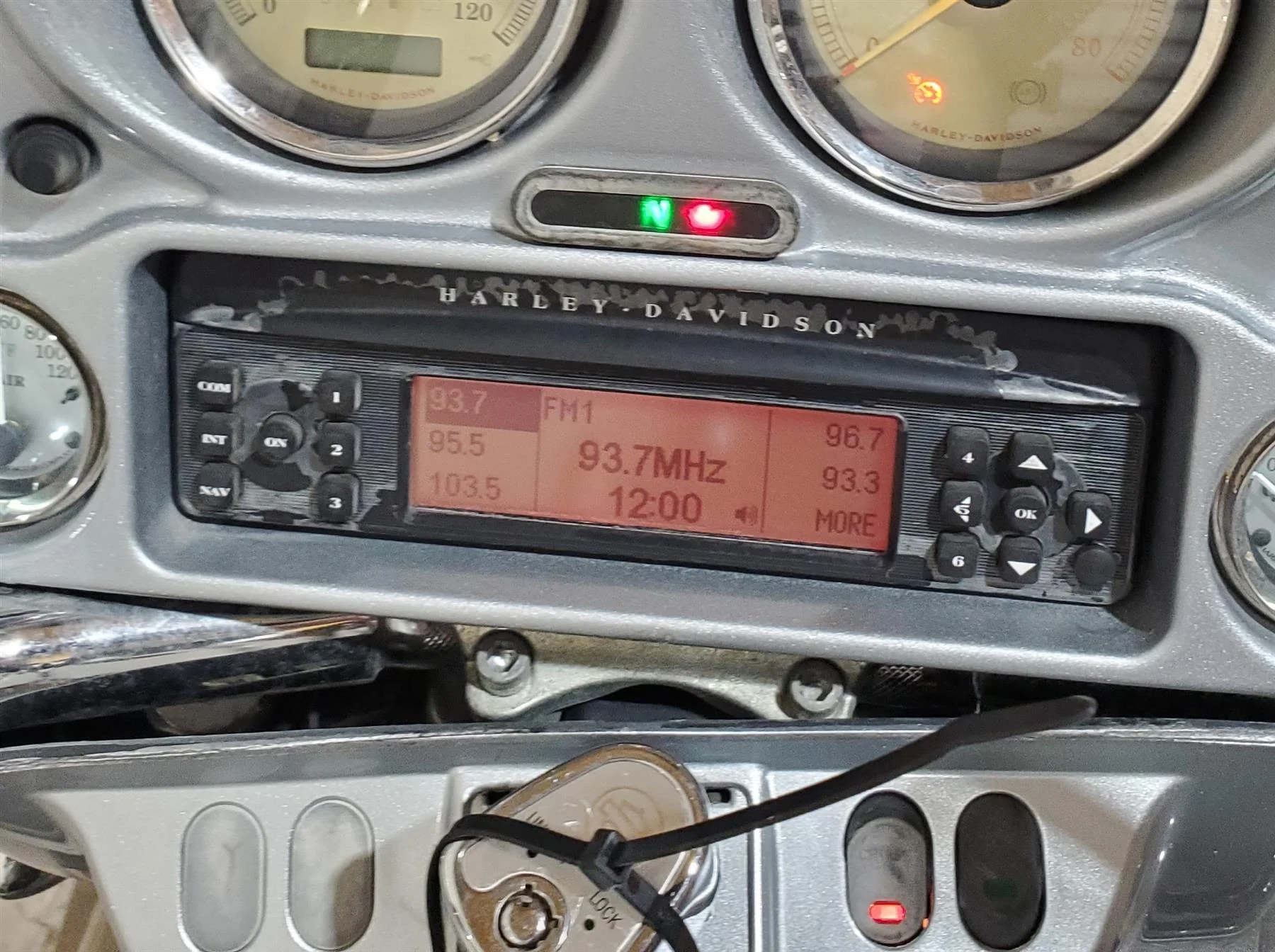2010 Harley Touring FLHX Street Glide Harman Kardon Radio Stereo  76160-06 - Image 2