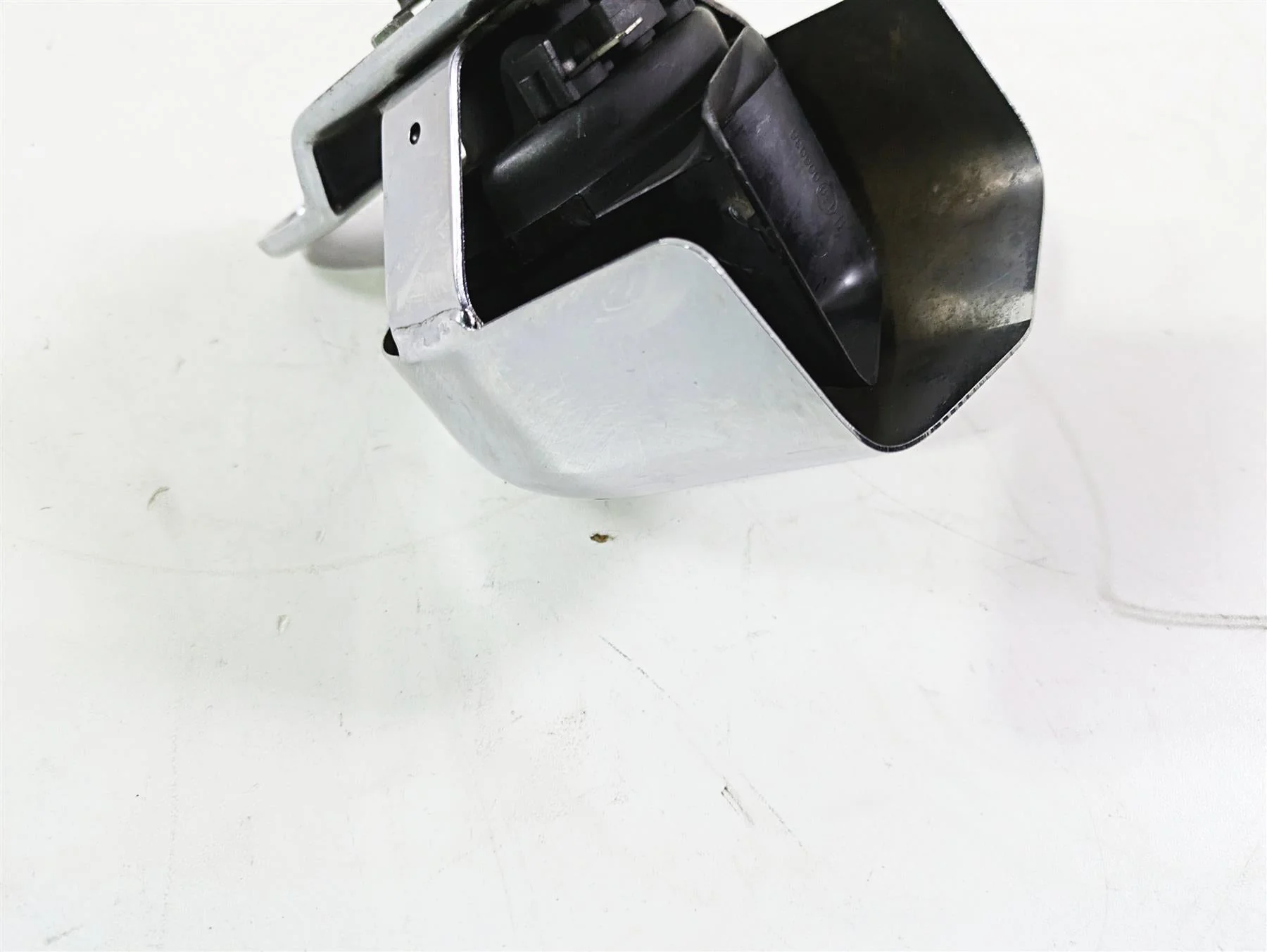 2010 Harley Touring FLHX Street Glide Horn & Chrome Cover 61300478A - Image 11