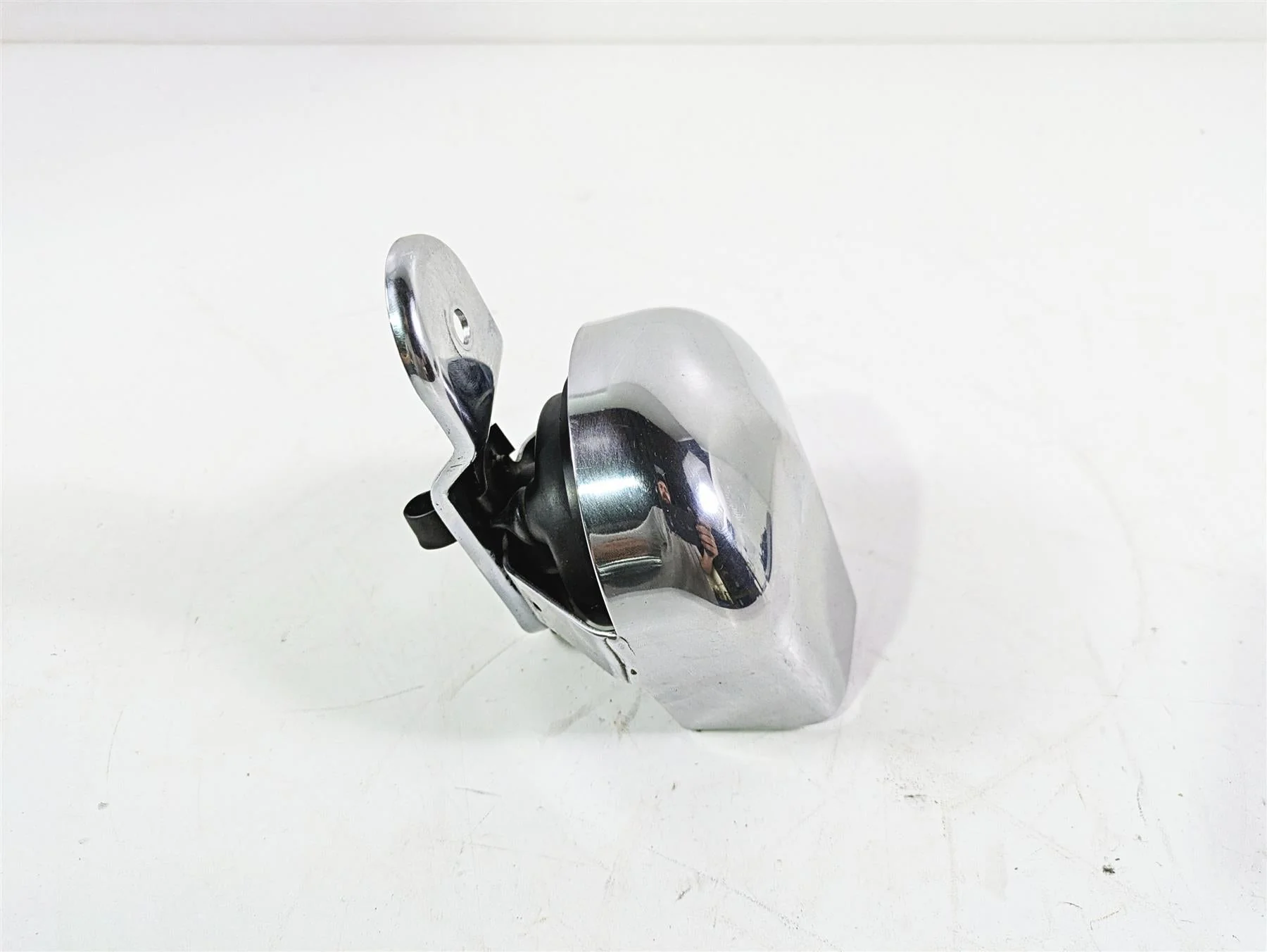 2010 Harley Touring FLHX Street Glide Horn & Chrome Cover 61300478A - Image 4