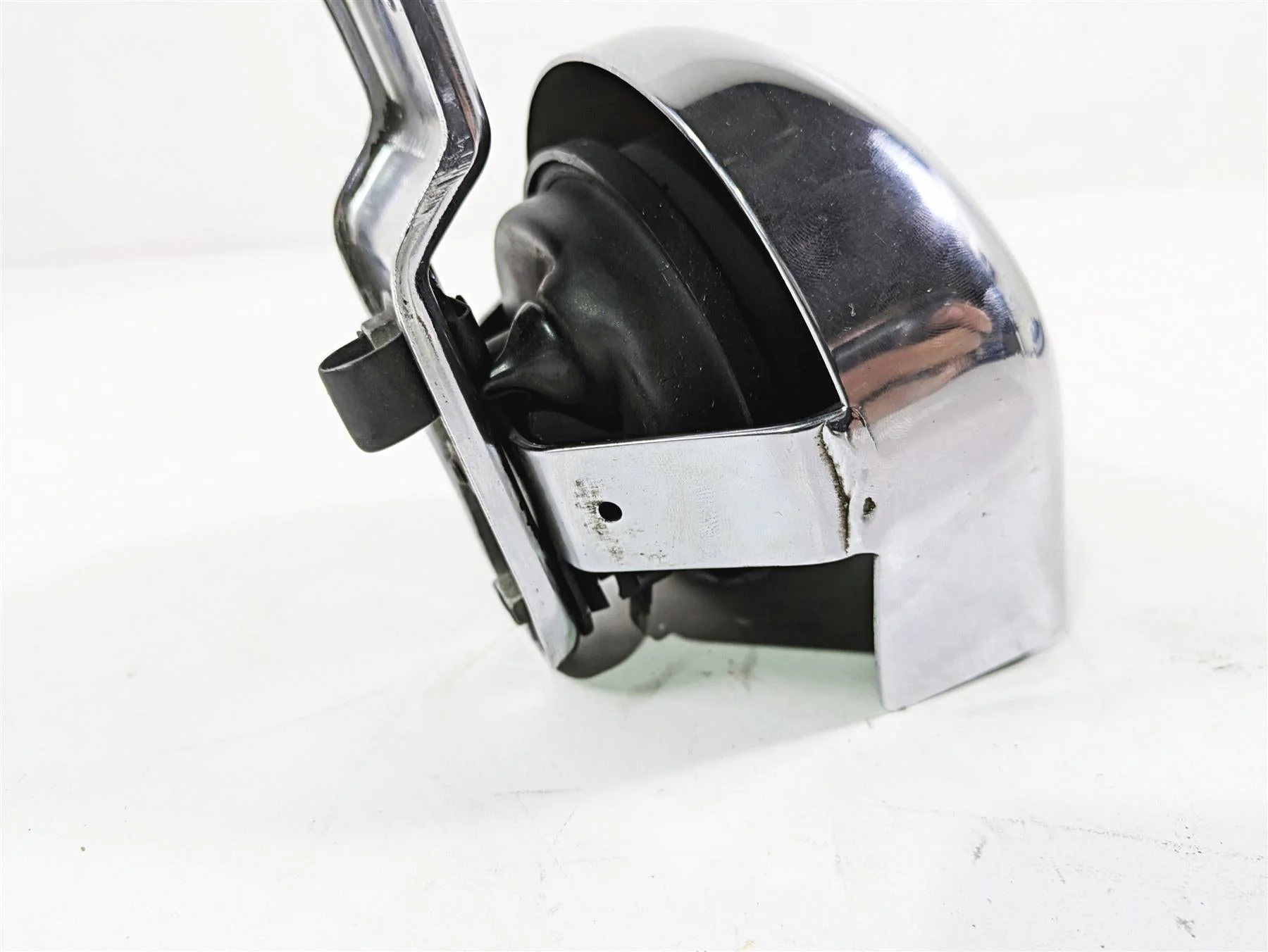 2010 Harley Touring FLHX Street Glide Horn & Chrome Cover 61300478A - Image 6