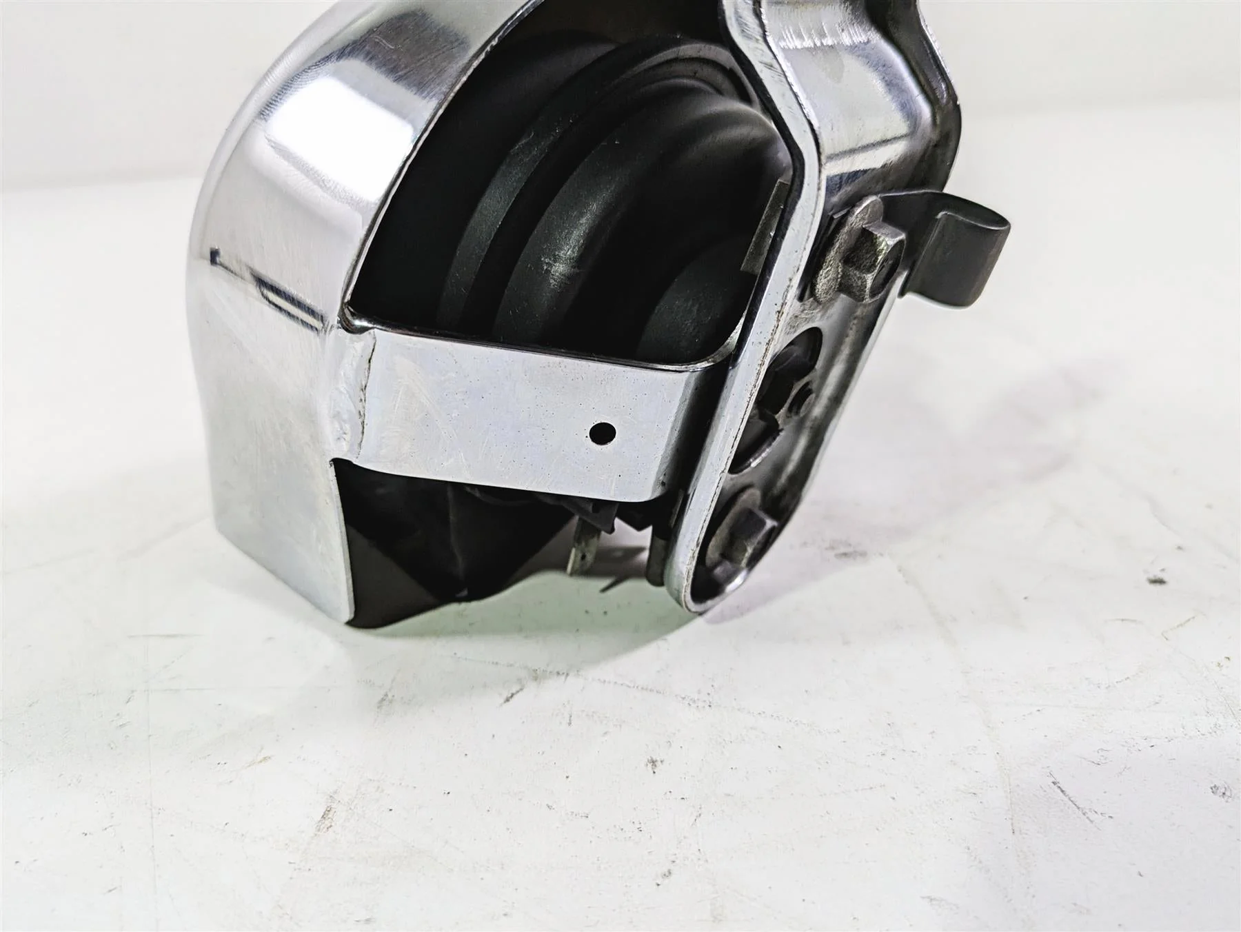 2010 Harley Touring FLHX Street Glide Horn & Chrome Cover 61300478A - Image 7
