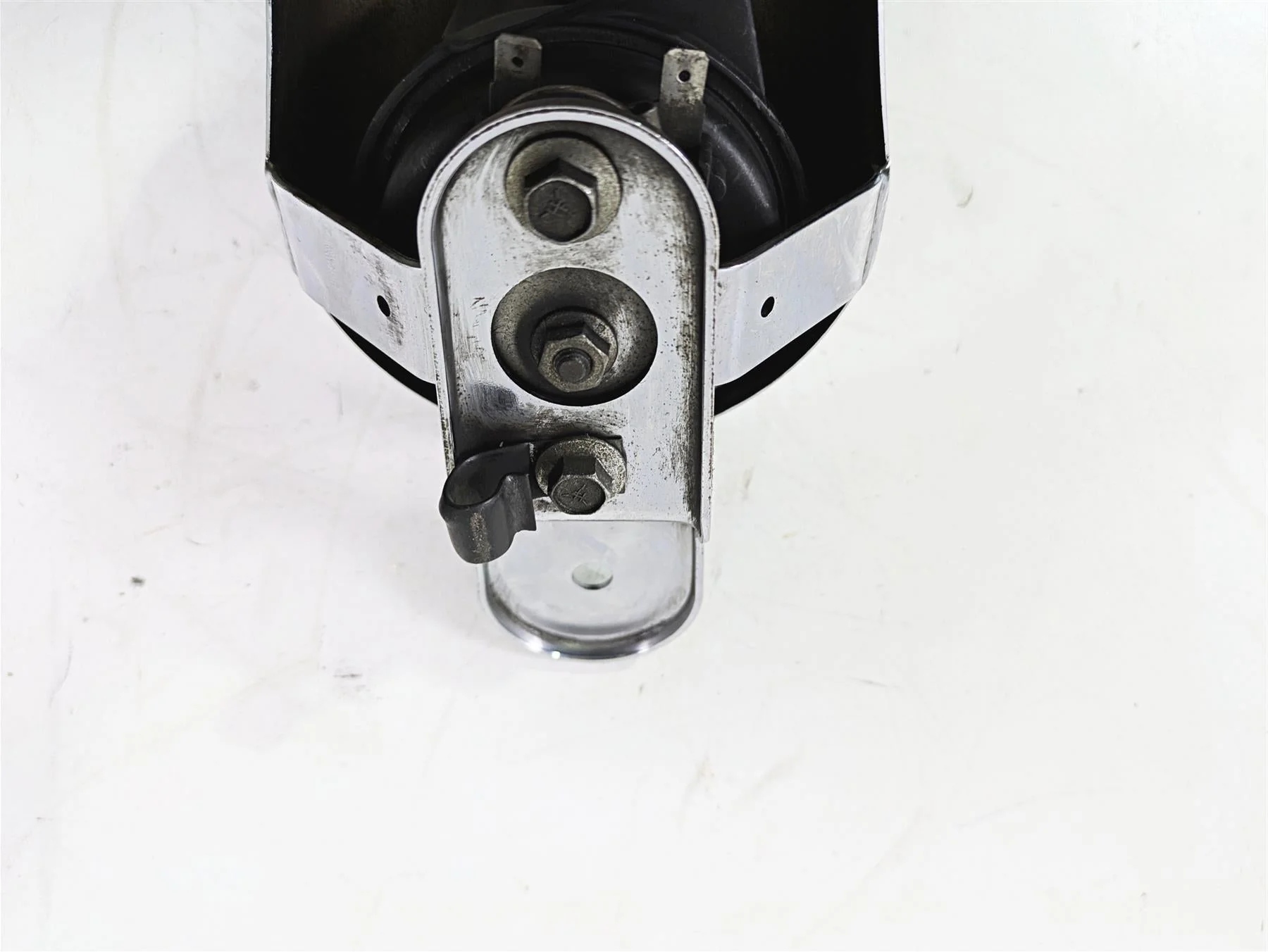 2010 Harley Touring FLHX Street Glide Horn & Chrome Cover 61300478A - Image 9
