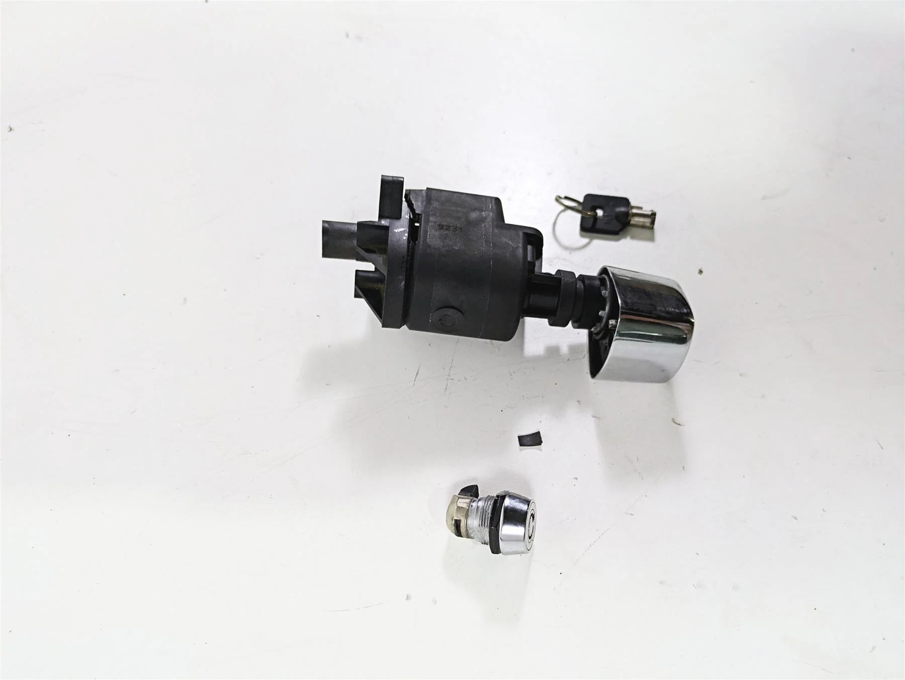 2010 Harley Touring FLHX Street Glide Ignition Switch Key Lock FOR PART 71572-06