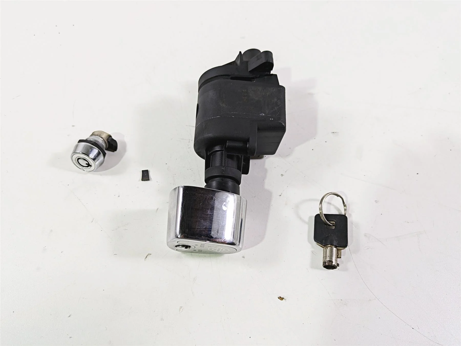 2010 Harley Touring FLHX Street Glide Ignition Switch Key Lock FOR PART 71572-06 - Image 12