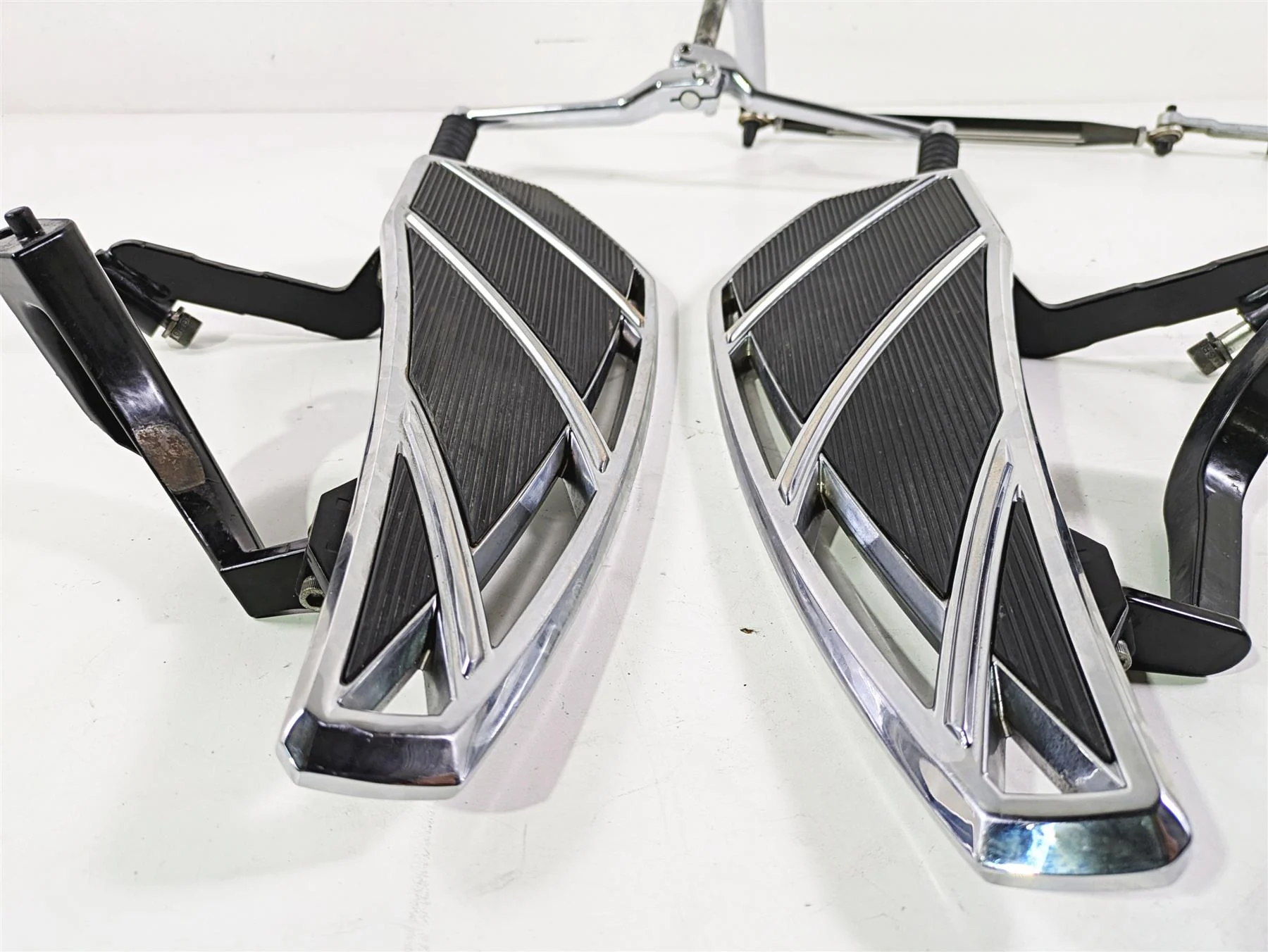 2010 Harley Touring FLHX Street Glide Kuryakyn Phanotm Floor Board Set 5792 - Image 12