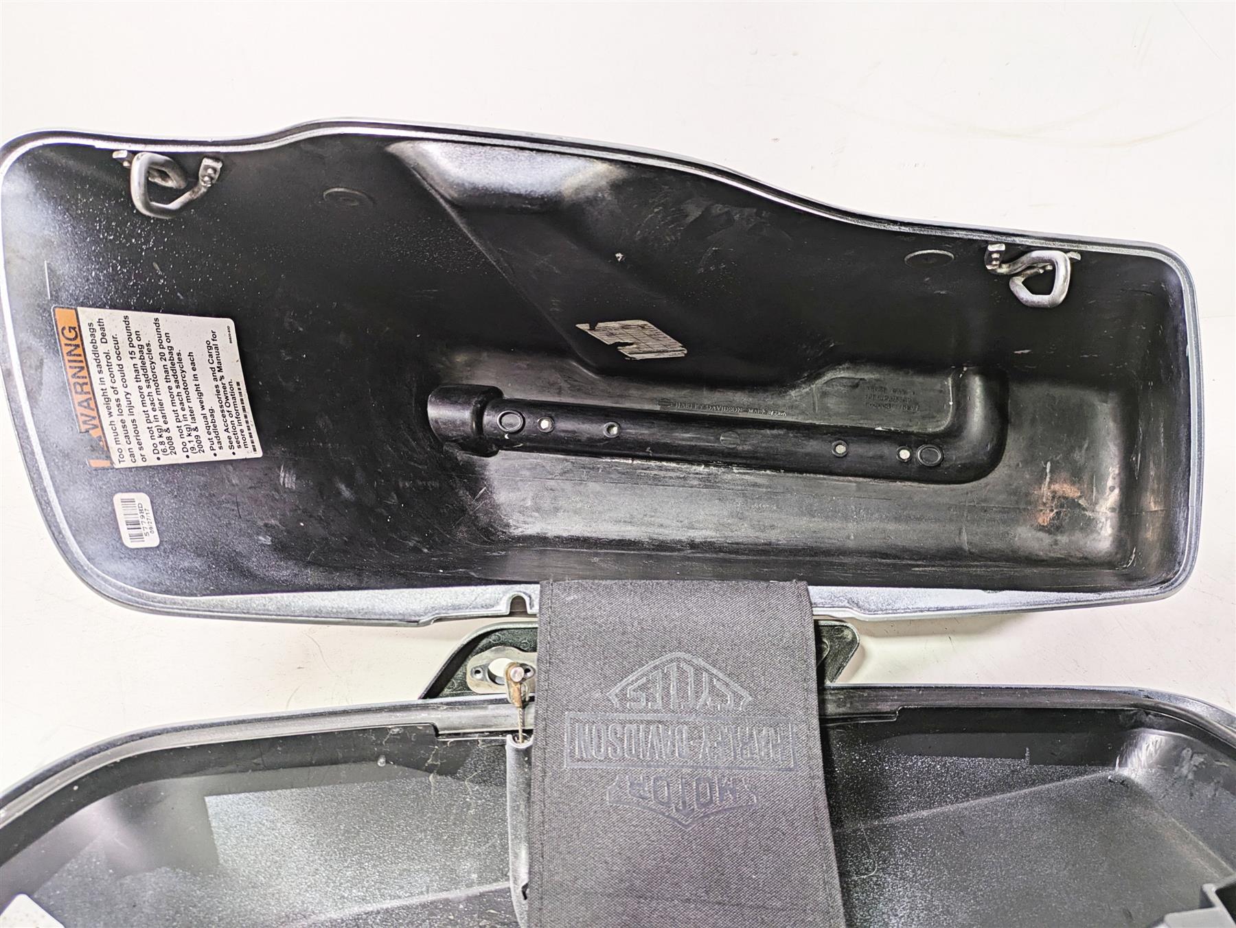 2010 Harley Touring FLHX Street Glide Left Saddlebag Saddle Bag Silver 90753-93 - Image 7