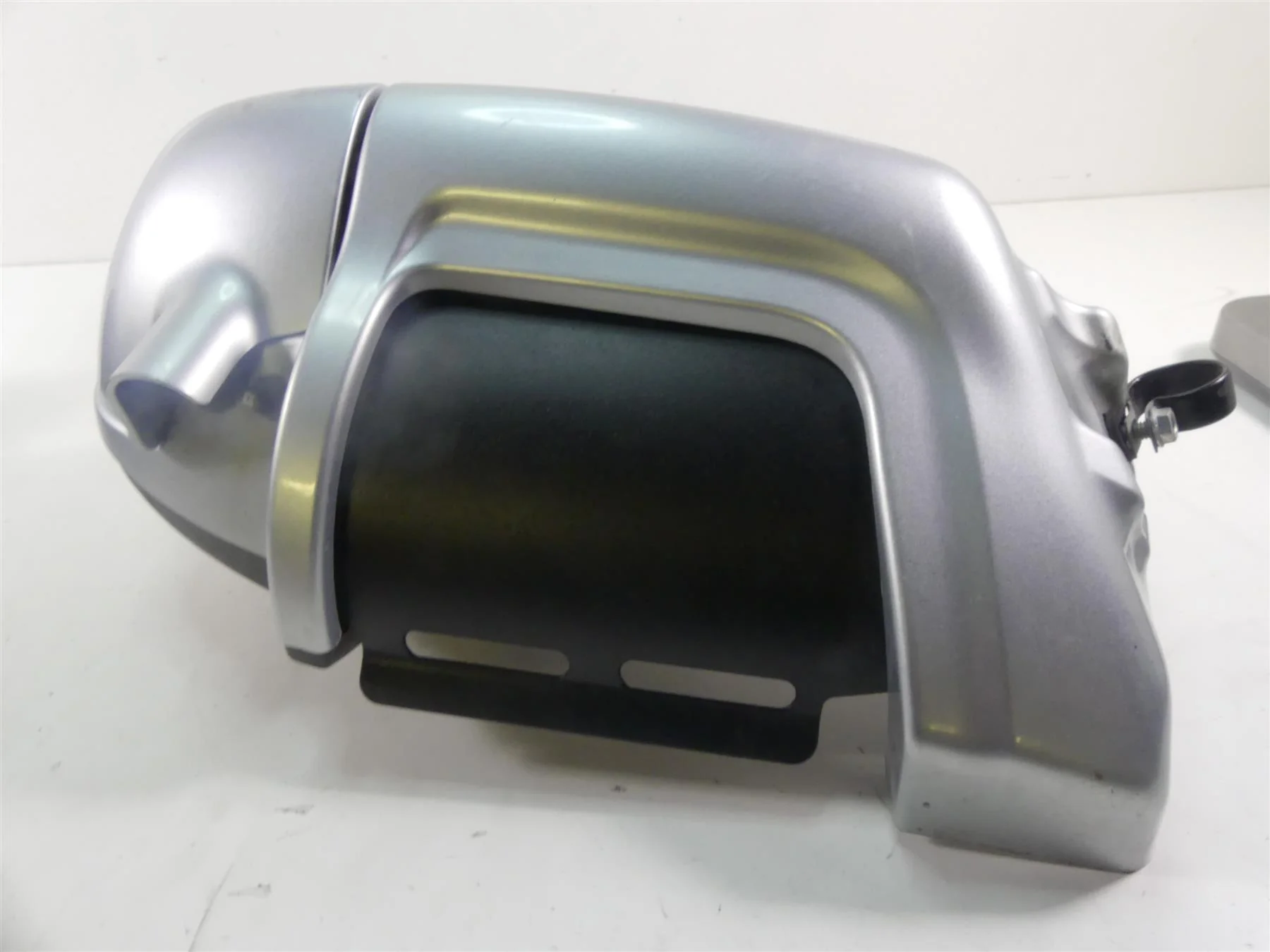 2010 Harley Touring FLHX Street Glide Lower Leg Fairings + Hogtunes Mounts - Image 9