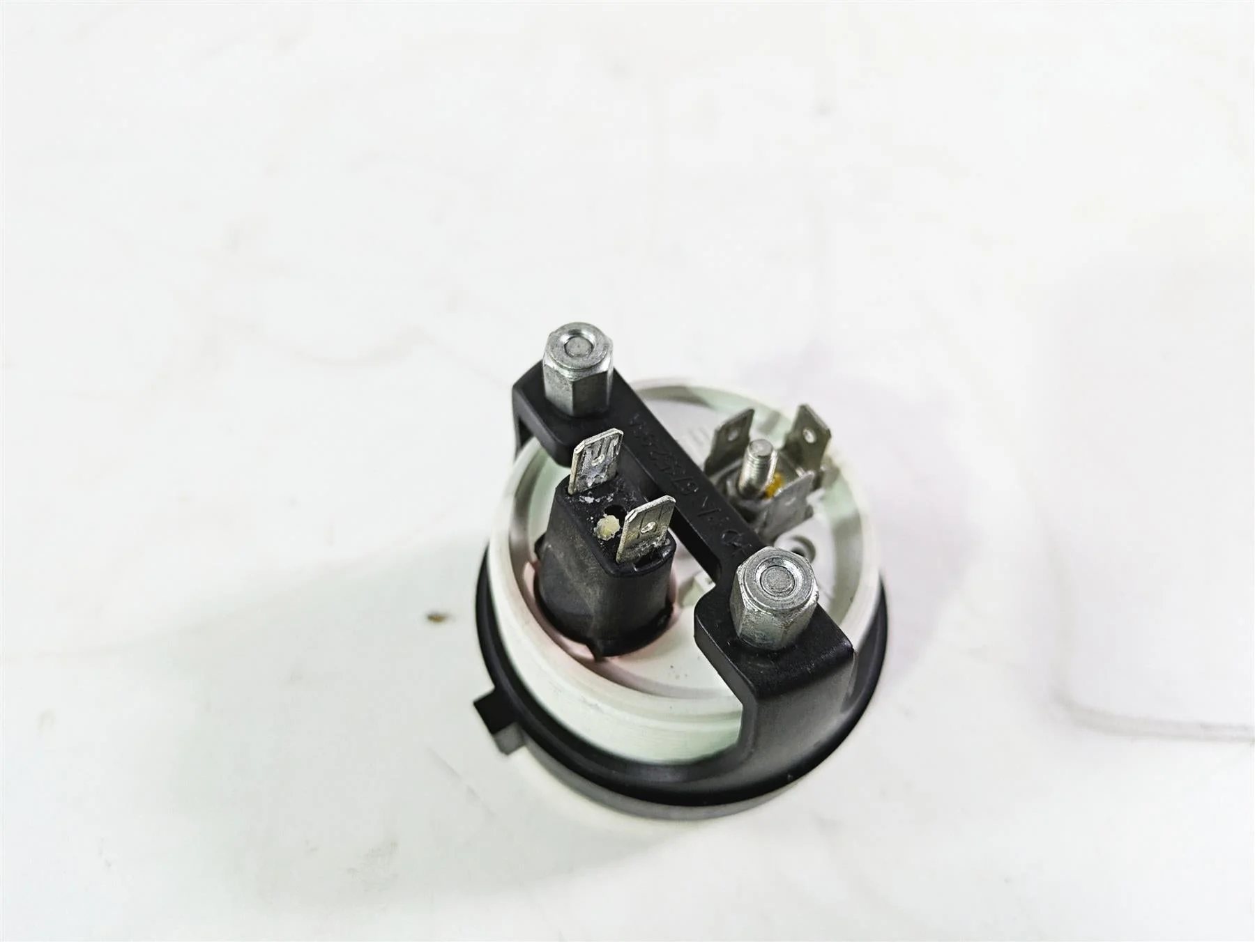 2010 Harley Touring FLHX Street Glide Oil Pressure Gauge 75165-01A - Image 9