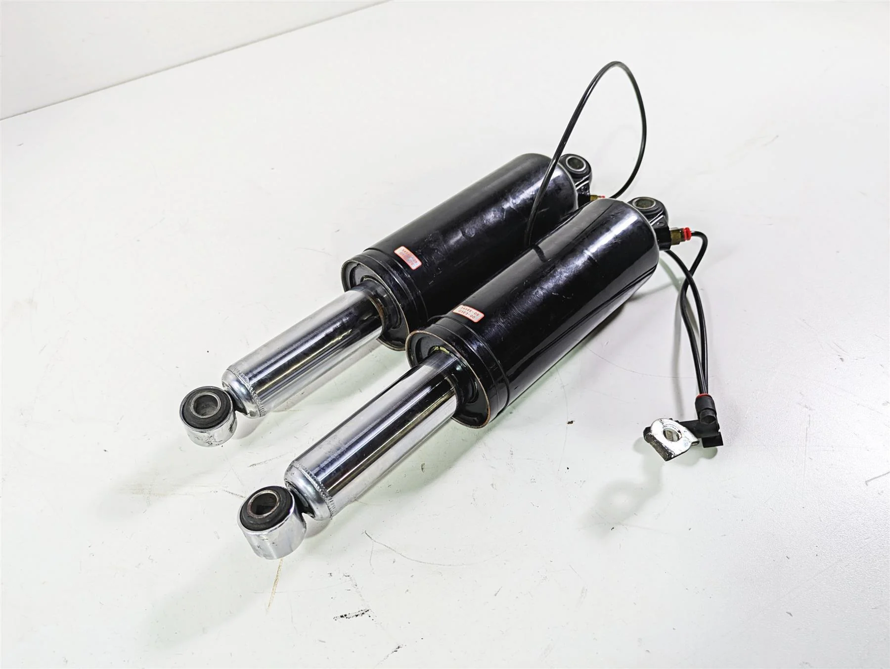 2010 Harley Touring FLHX Street Glide Rear Air Shock Damper Set 13" 54565-09 - Image 2
