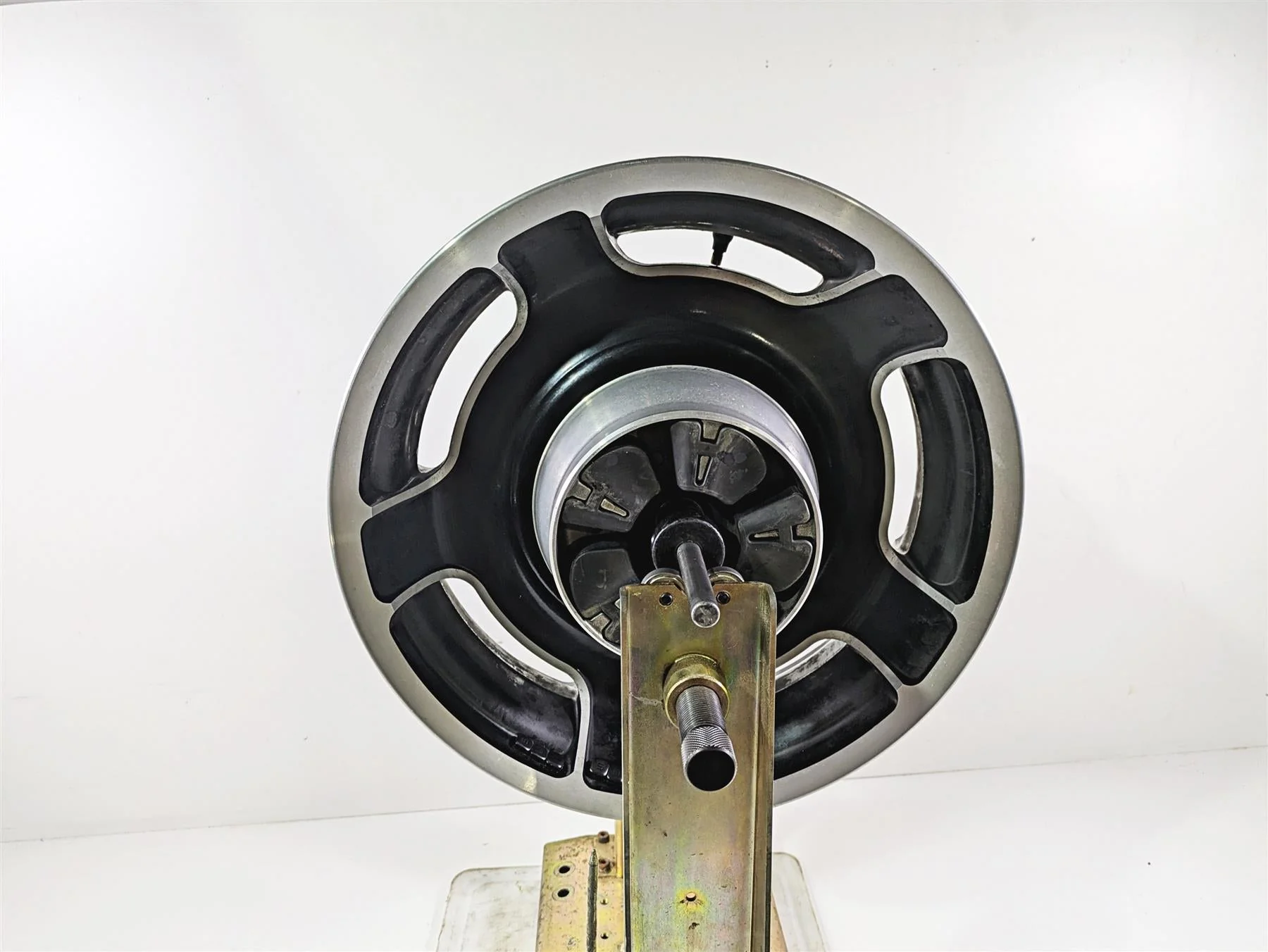 2010 Harley Touring FLHX Street Glide Rear Wheel Rim 16x5 40900194