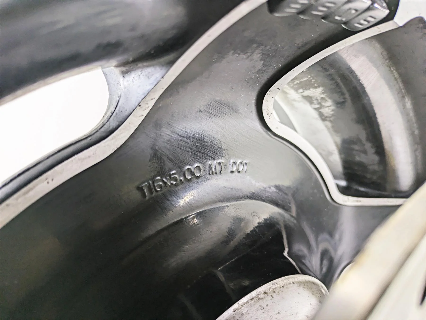 2010 Harley Touring FLHX Street Glide Rear Wheel Rim 16x5 40900194 - Image 5