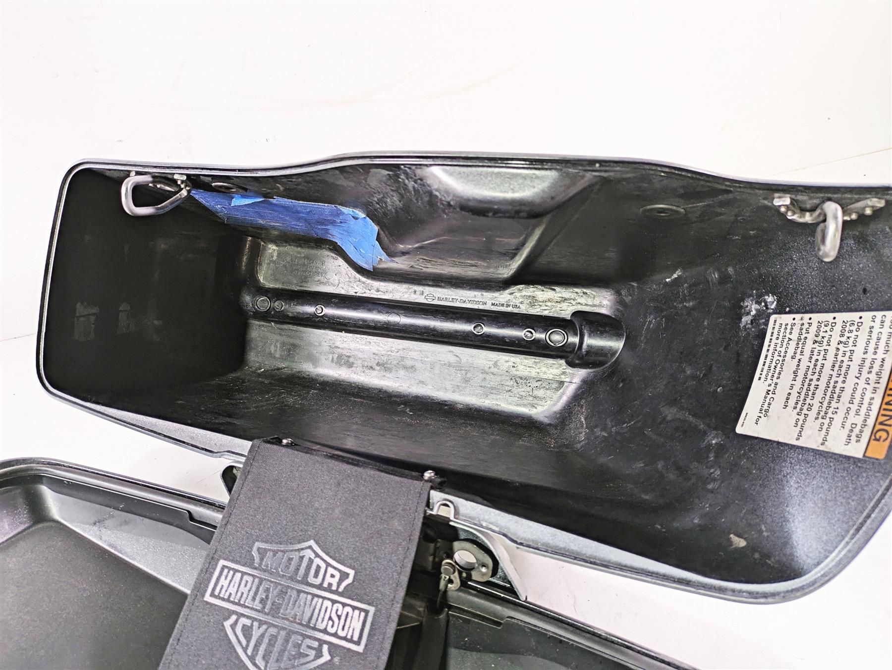2010 Harley Touring FLHX Street Glide Right Saddlebag Saddle Bag READ 90752-93 - Image 10
