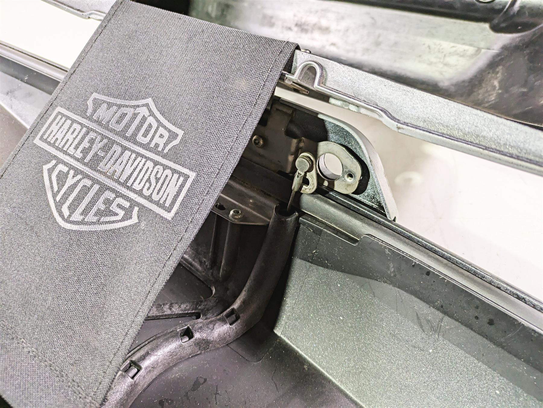 2010 Harley Touring FLHX Street Glide Right Saddlebag Saddle Bag READ 90752-93 - Image 8