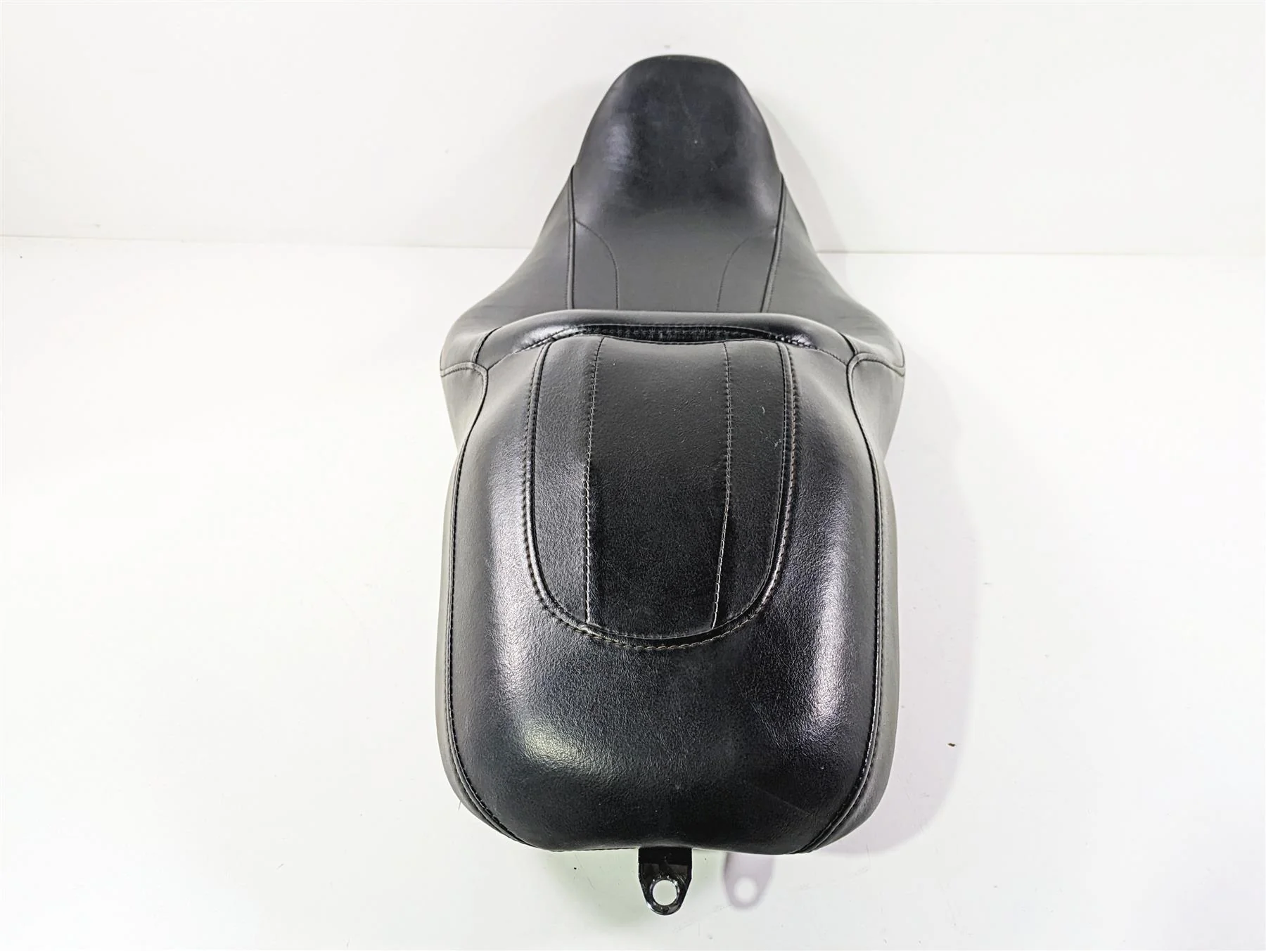 2010 Harley Touring FLHX Street Glide Seat Saddle Low 52000142 - Image 2