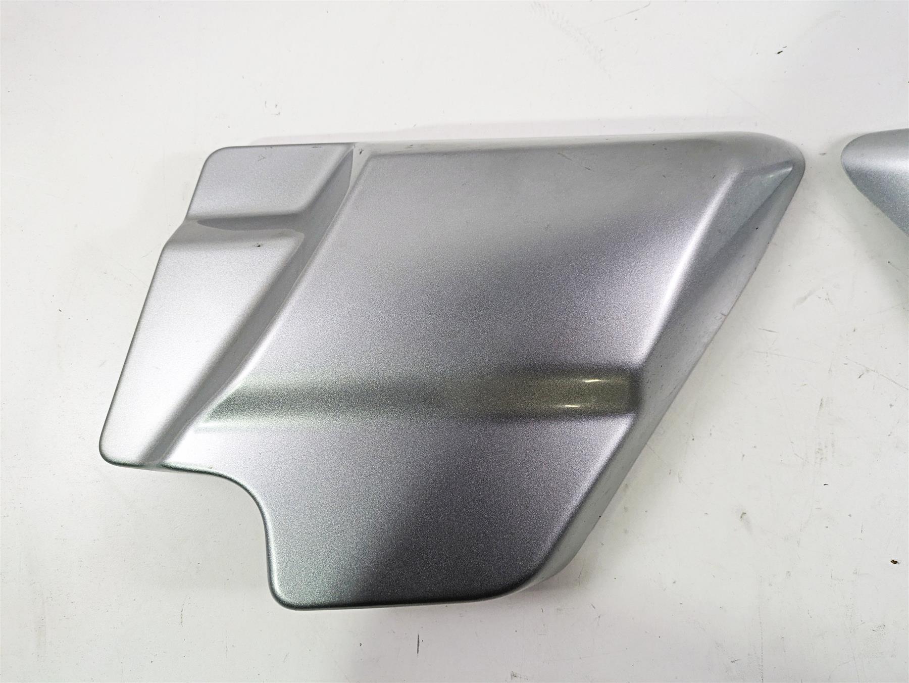 2010 Harley Touring FLHX Street Glide Side Cover Set Silver 66048-09A 66250-09 - Image 4