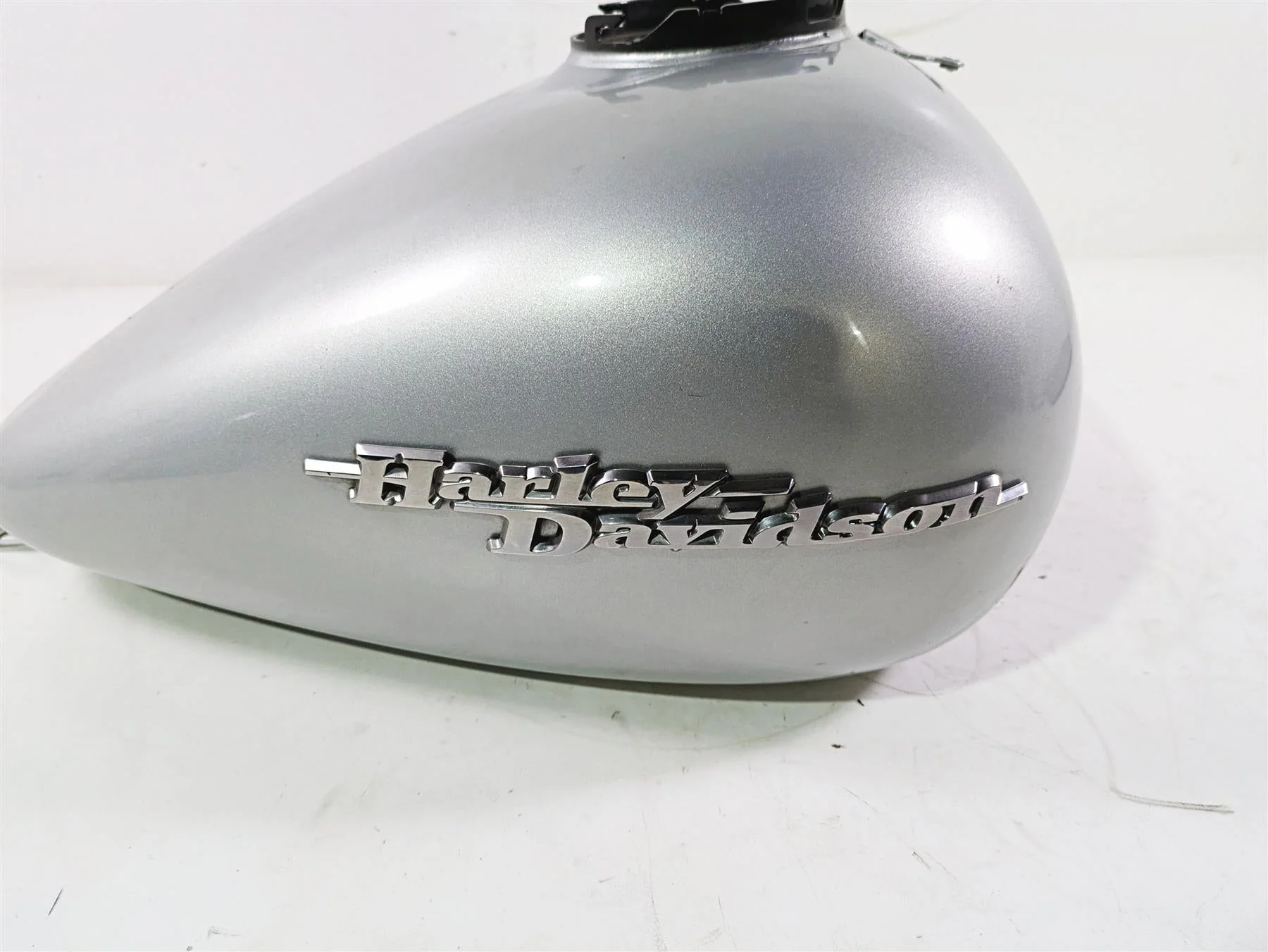 2010 Harley Touring FLHX Street Glide Silver Fuel Gas Petrol Tank 61356-08 - Image 8