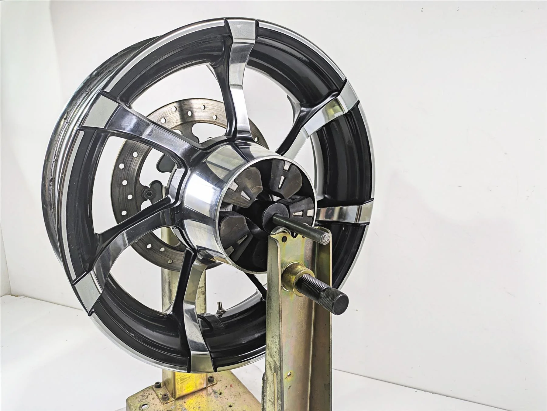 2010 Harley Touring FLHXSE CVO Street Glide 18x5 Rear Wheel Agitator 40225-10 - Image 12