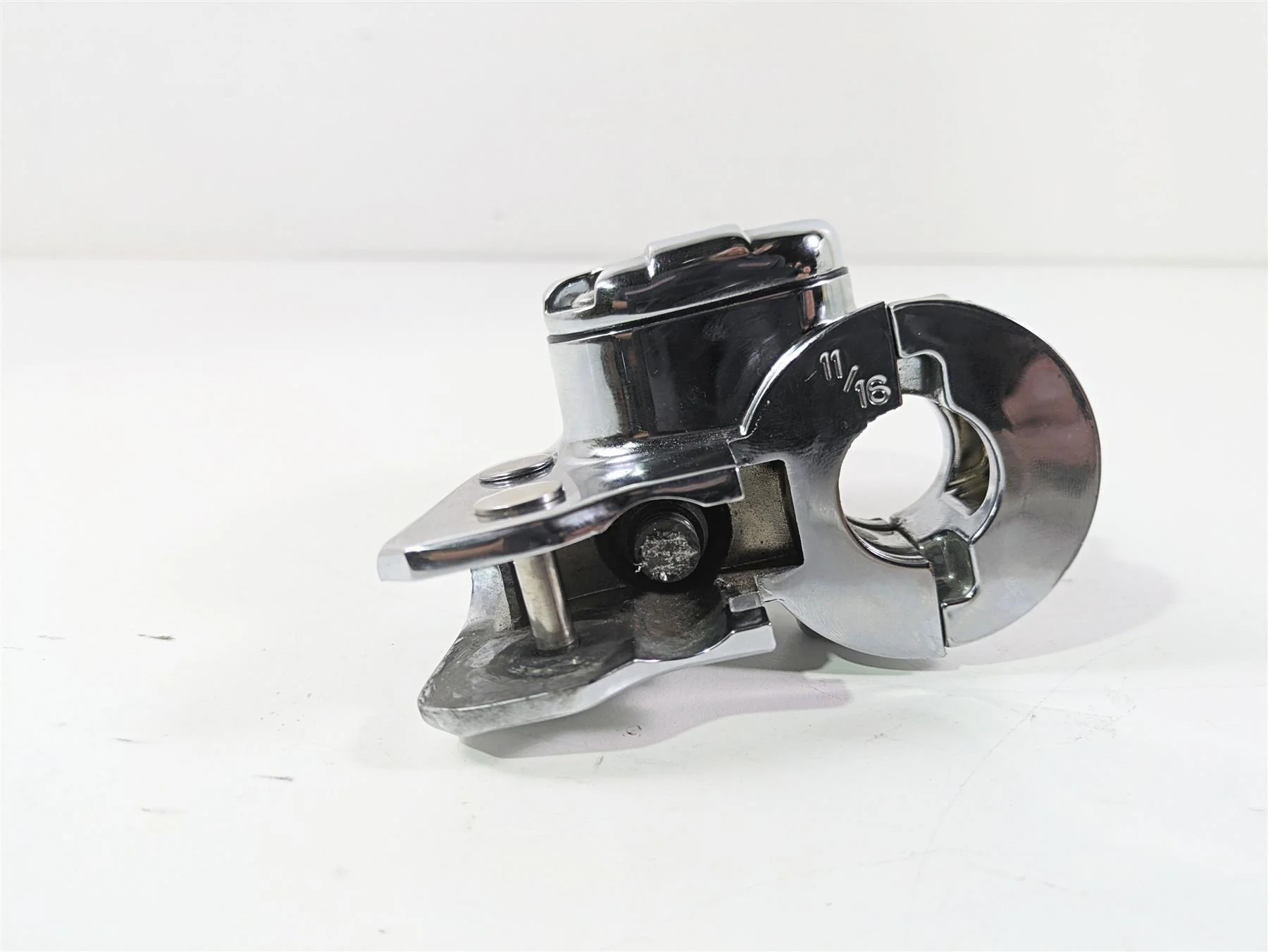 2010 Harley Touring FLHXSE CVO Street Glide Clutch Master Cylinder 36700081D - Image 5
