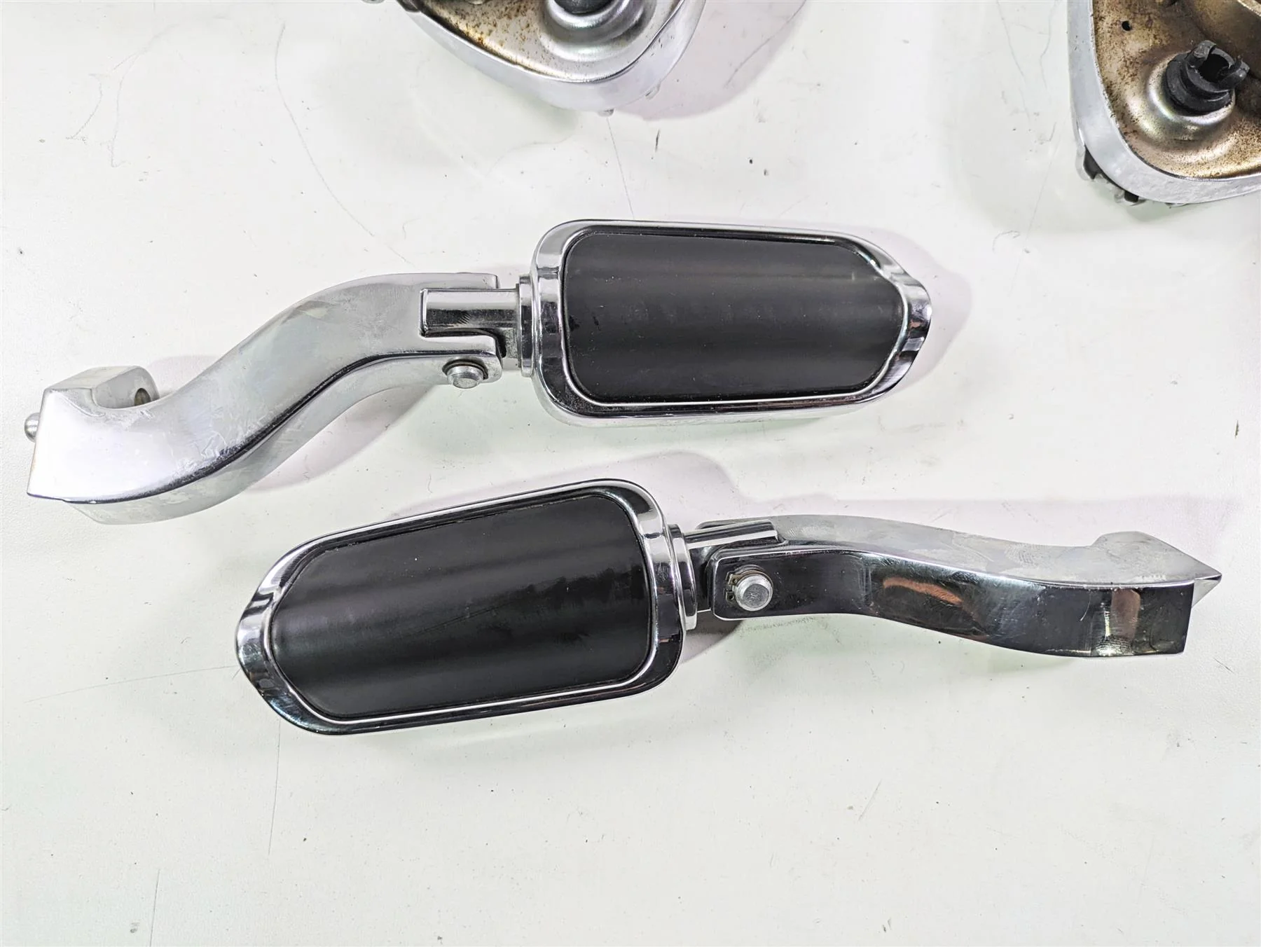 2010 Harley Touring FLHXSE CVO Street Glide Floorboard Footpeg Set Read 51498-09 - Image 10