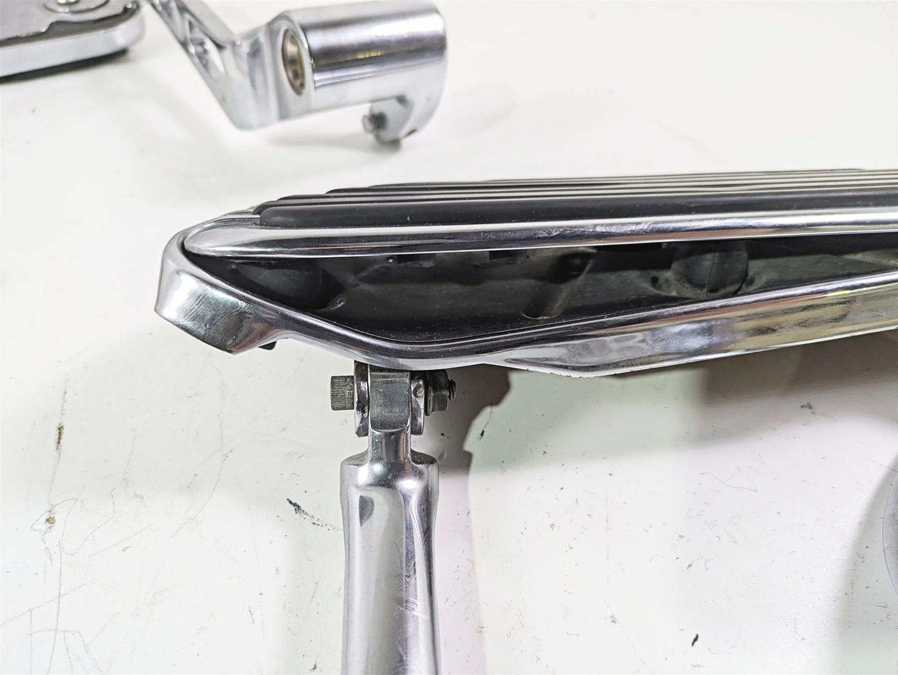 2010 Harley Touring FLHXSE CVO Street Glide Floorboard Footpeg Set Read 51498-09 - Image 11