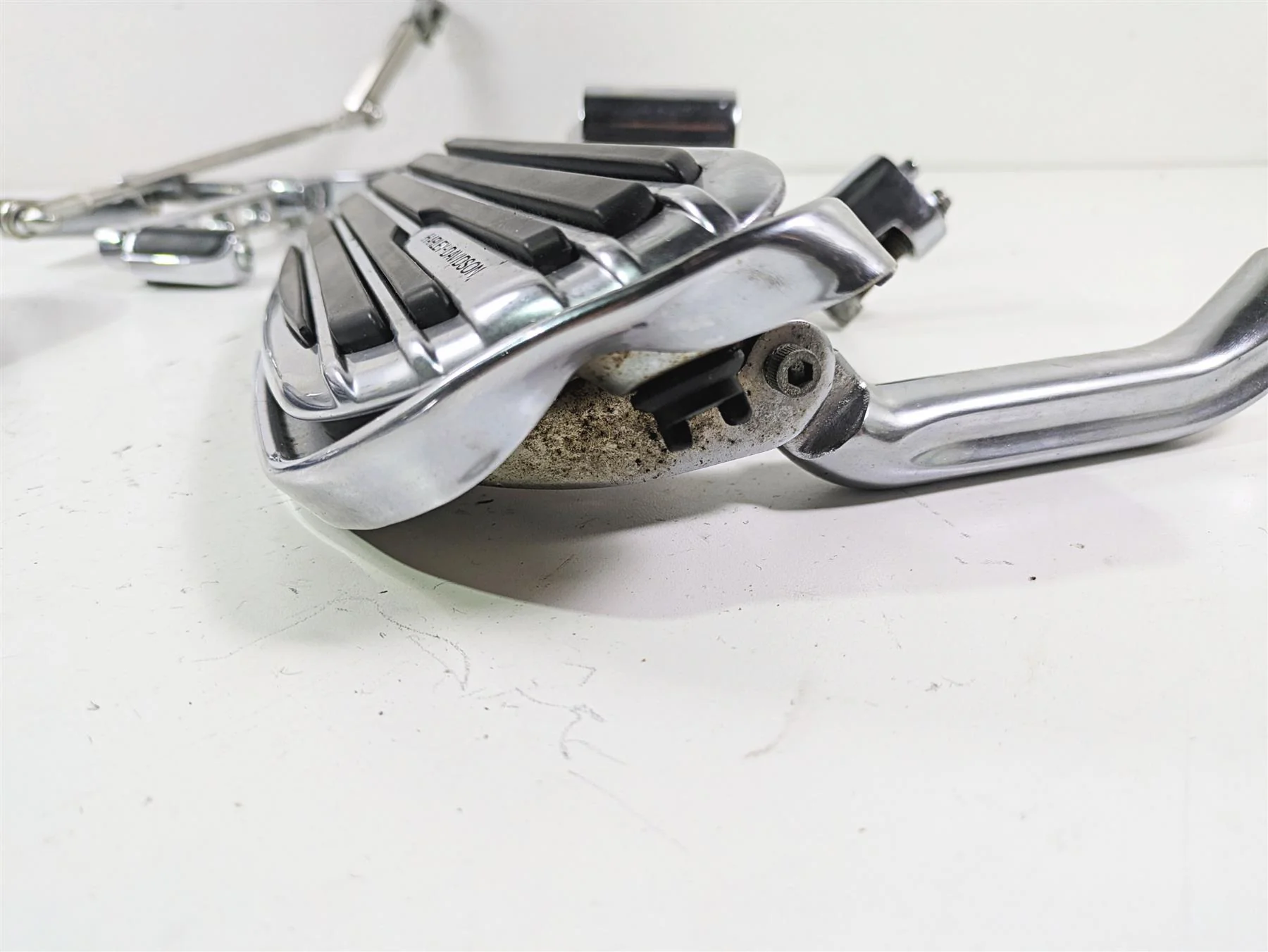 2010 Harley Touring FLHXSE CVO Street Glide Floorboard Footpeg Set Read 51498-09 - Image 12