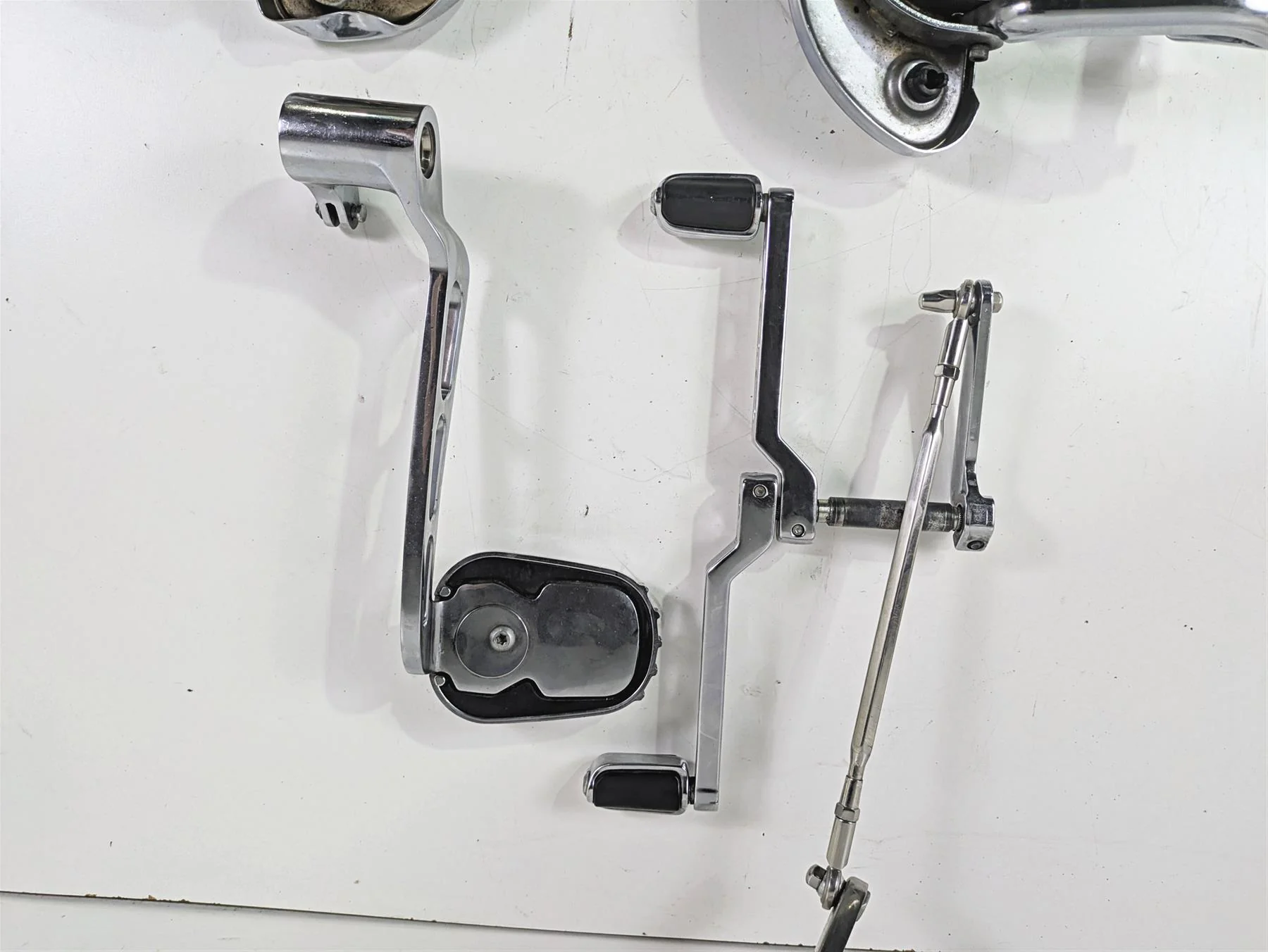 2010 Harley Touring FLHXSE CVO Street Glide Floorboard Footpeg Set Read 51498-09 - Image 9