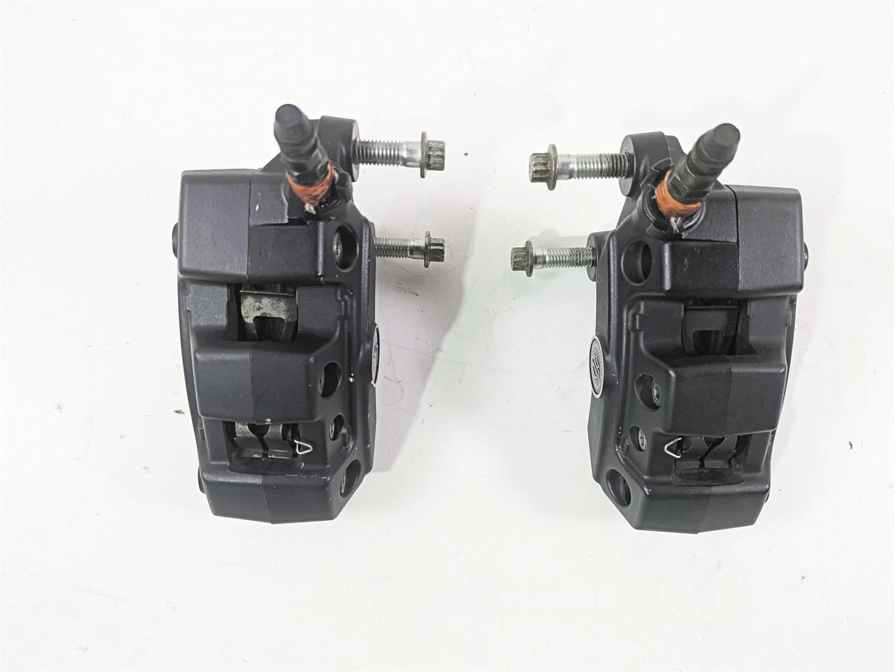 2010 Harley Touring FLHXSE CVO Street Glide Front Brake Caliper Set 46368-10 - Image 2