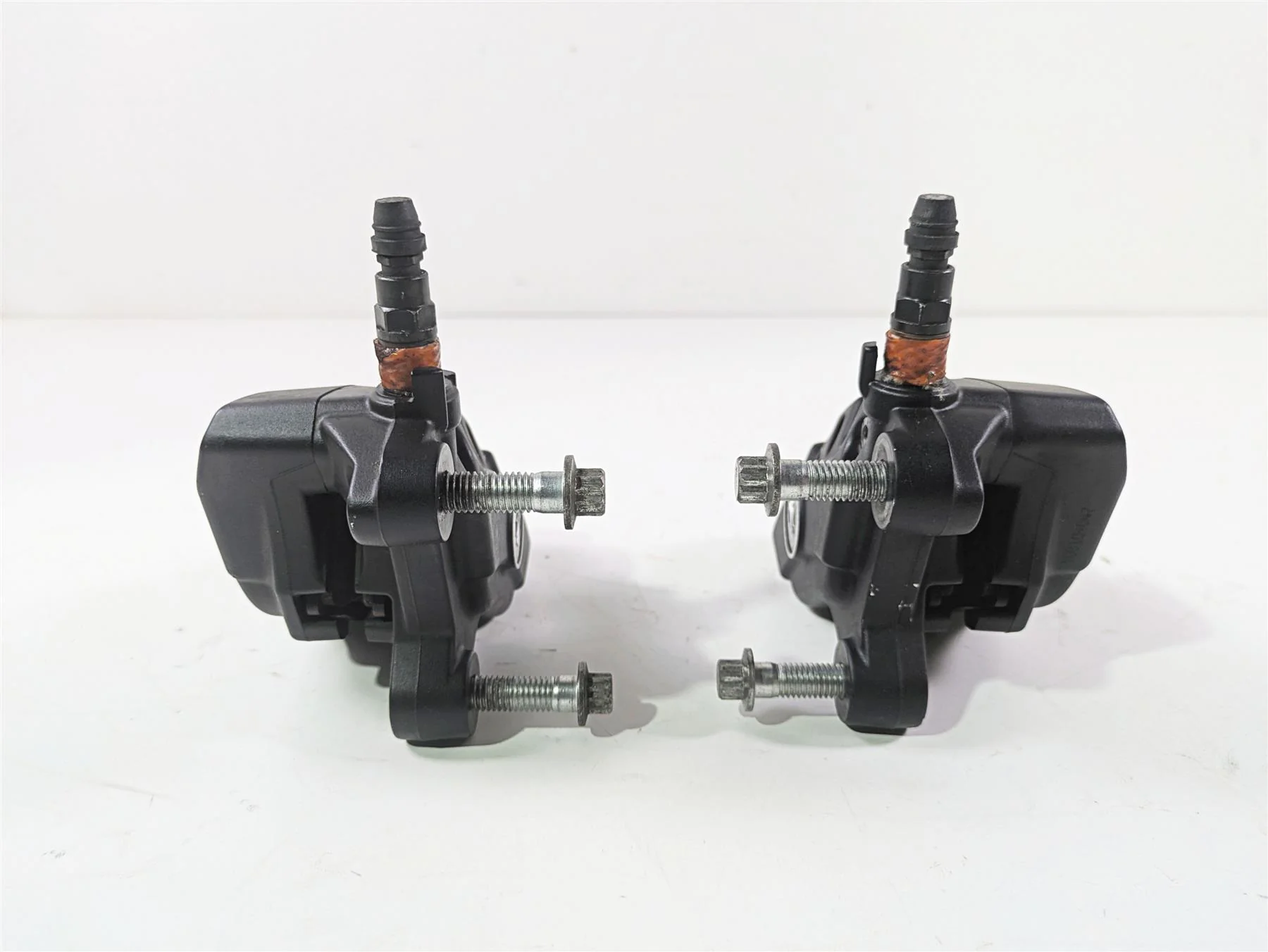 2010 Harley Touring FLHXSE CVO Street Glide Front Brake Caliper Set 46368-10 - Image 5
