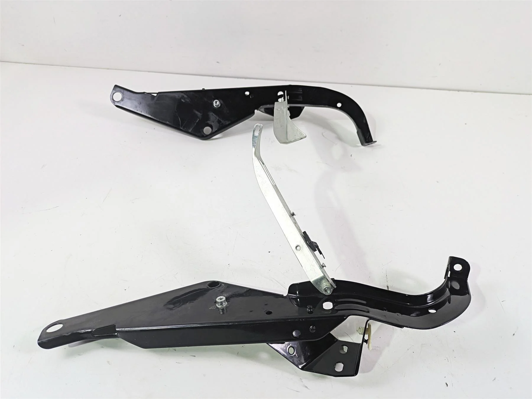 2010 Harley Touring FLHXSE CVO Street Glide Front Fairing Mounts Set 58478-96B - Image 3