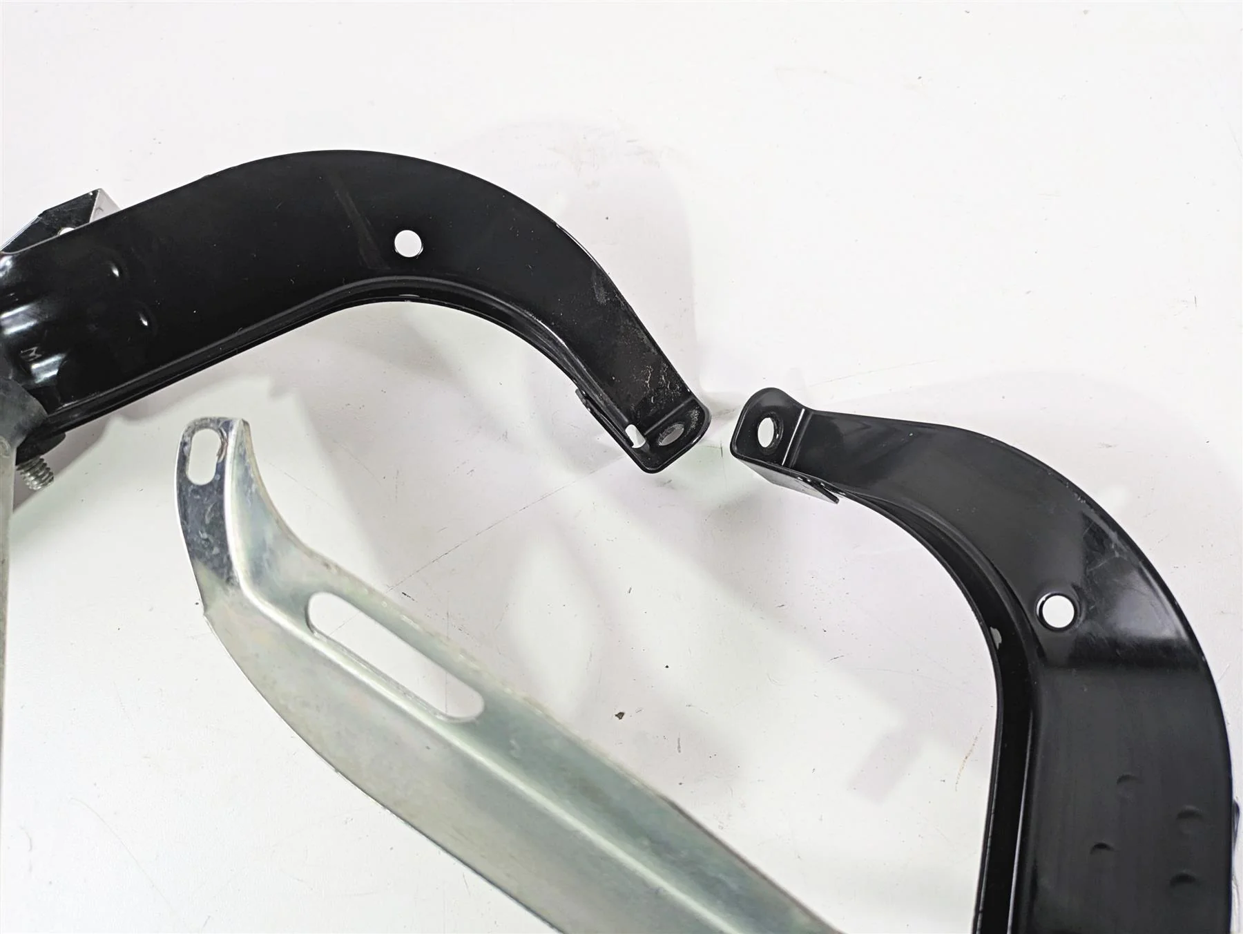 2010 Harley Touring FLHXSE CVO Street Glide Front Fairing Mounts Set 58478-96B - Image 8
