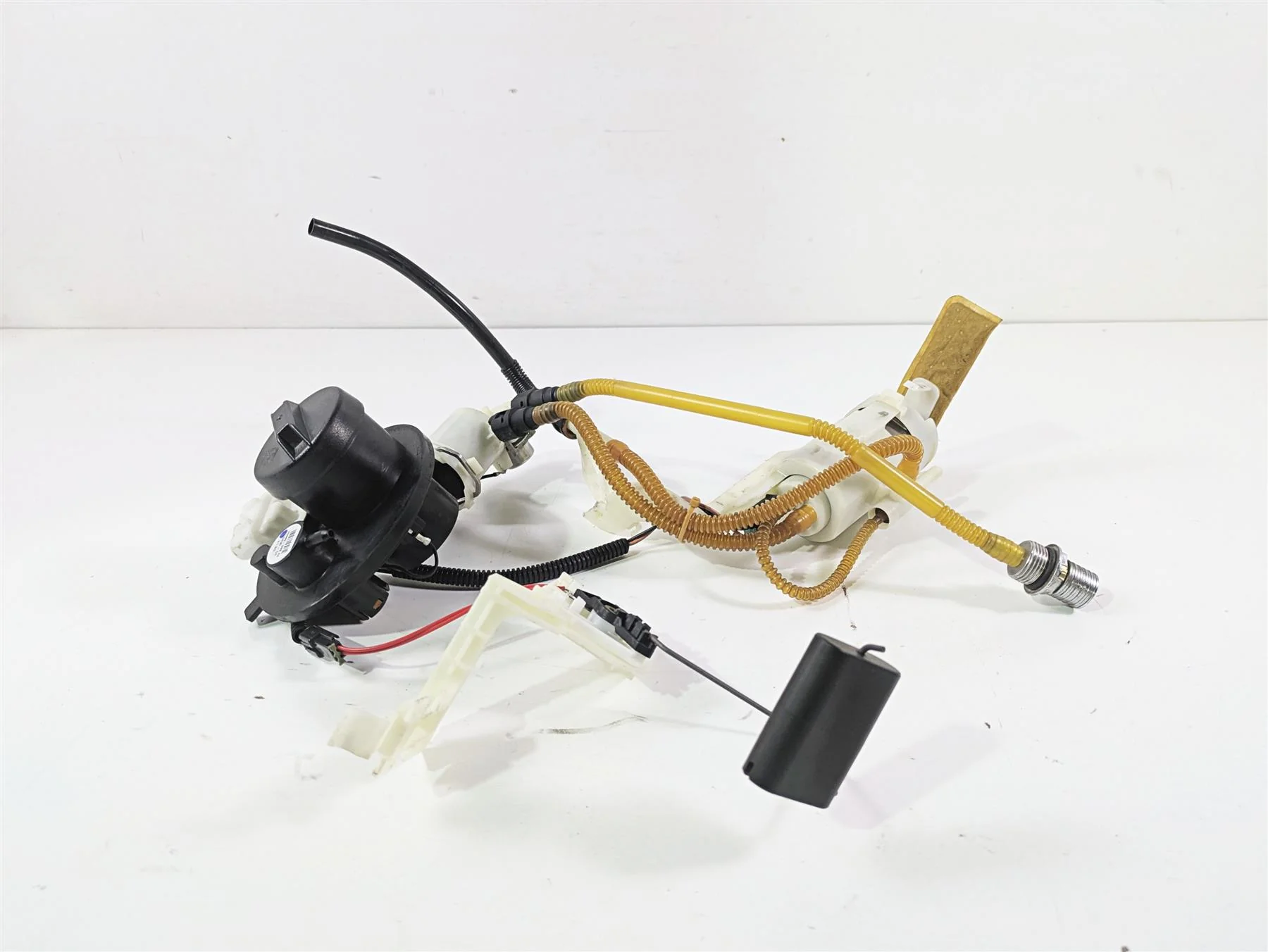 2010 Harley Touring FLHXSE CVO Street Glide Fuel Gas Petrol Pump - Read 75069-08 - Image 4