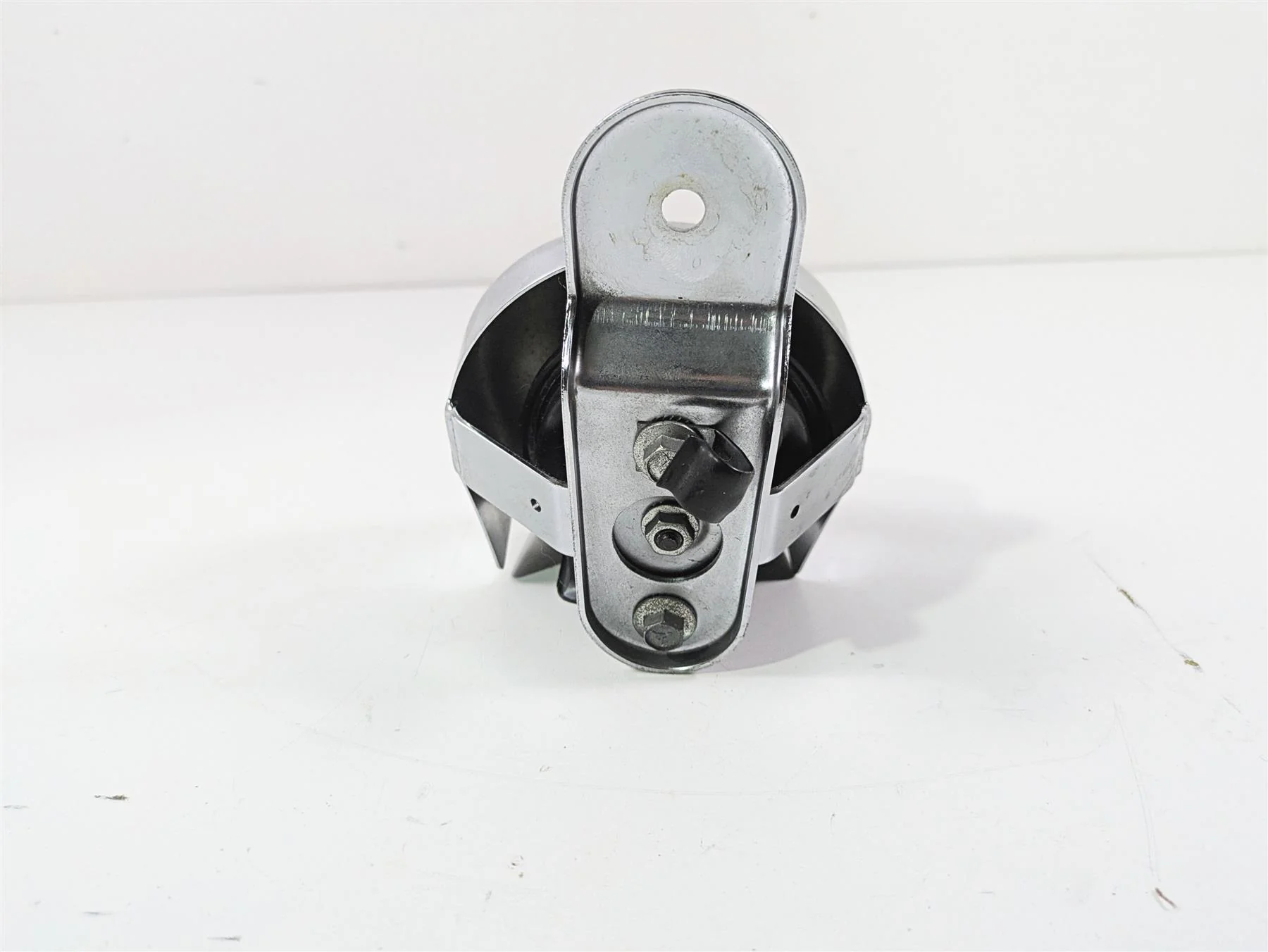 2010 Harley Touring FLHXSE CVO Street Glide Horn & Chrome Cover 69060-90H - Image 4