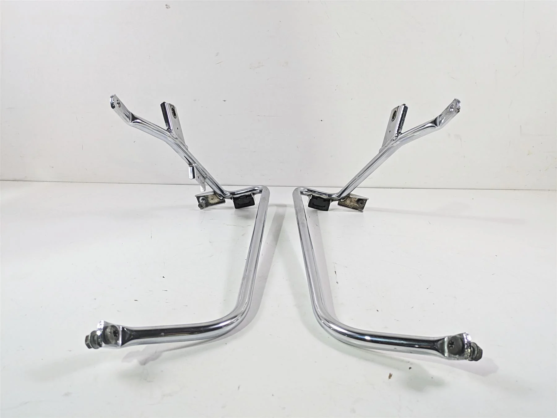 2010 Harley Touring FLHXSE CVO Street Glide Saddlebag Rack Mount Set 49206-09A - Image 4