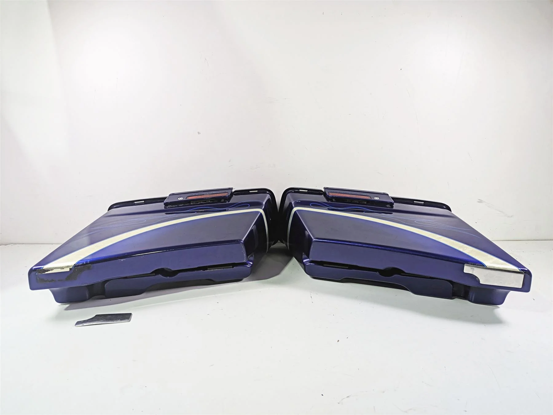 2010 Harley Touring FLHXSE CVO Street Glide Saddlebag Set Candy Condor 92464-10 - Image 9